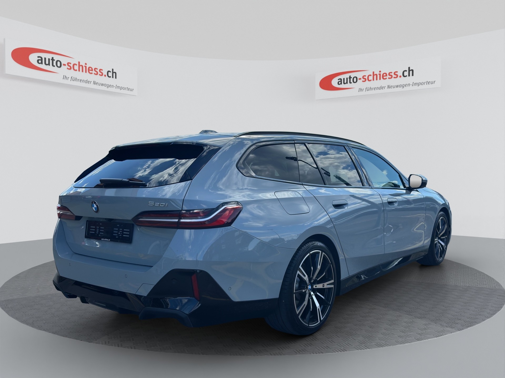 BMW 520i sDrive 48V Touring M Sport Steptronic Shadow Line-image-4