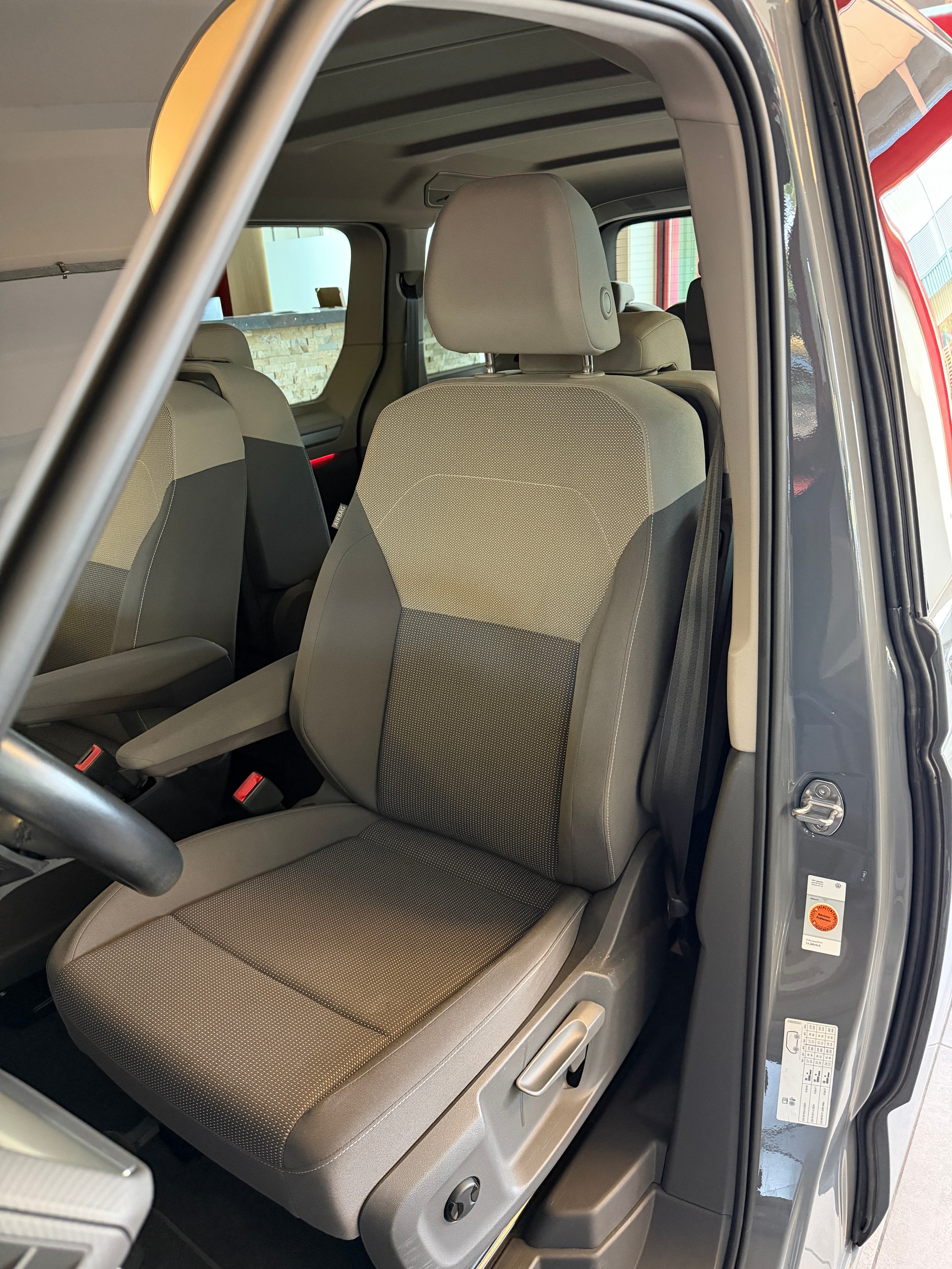 VW Multivan 2.0 TDI Life DSG-image-12