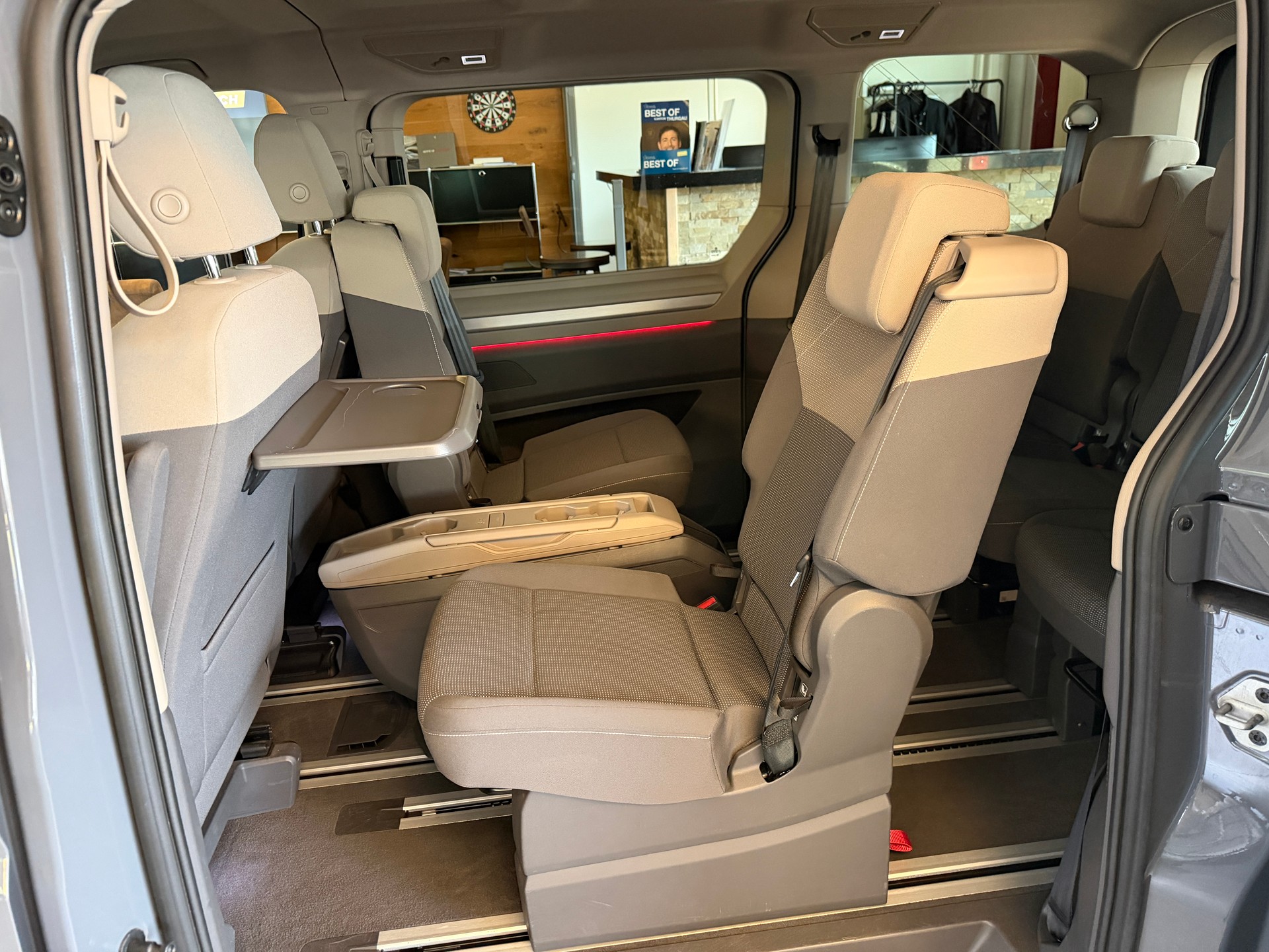 VW Multivan 2.0 TDI Life DSG-image-14