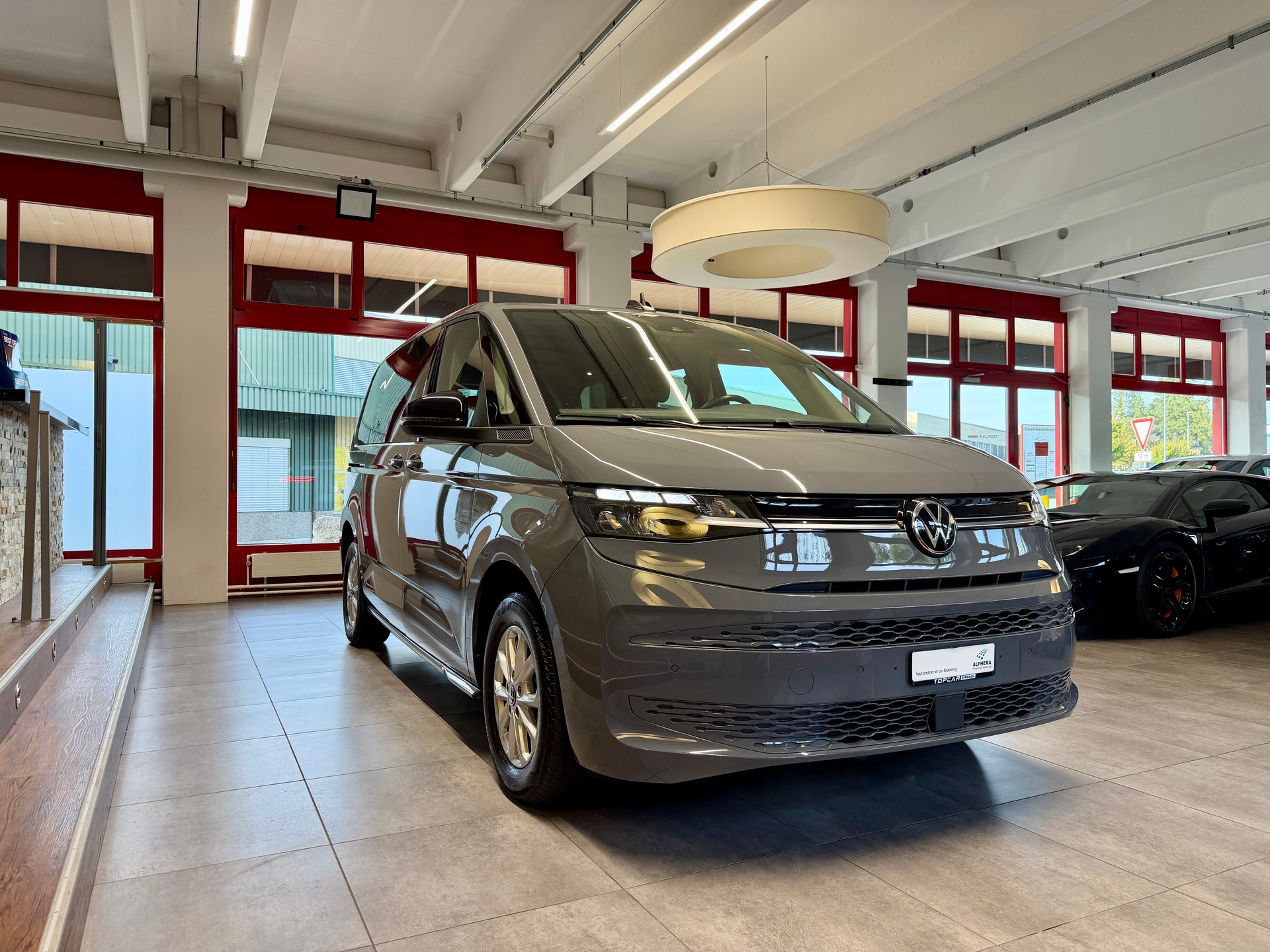 VW Multivan 2.0 TDI Life DSG-image-8