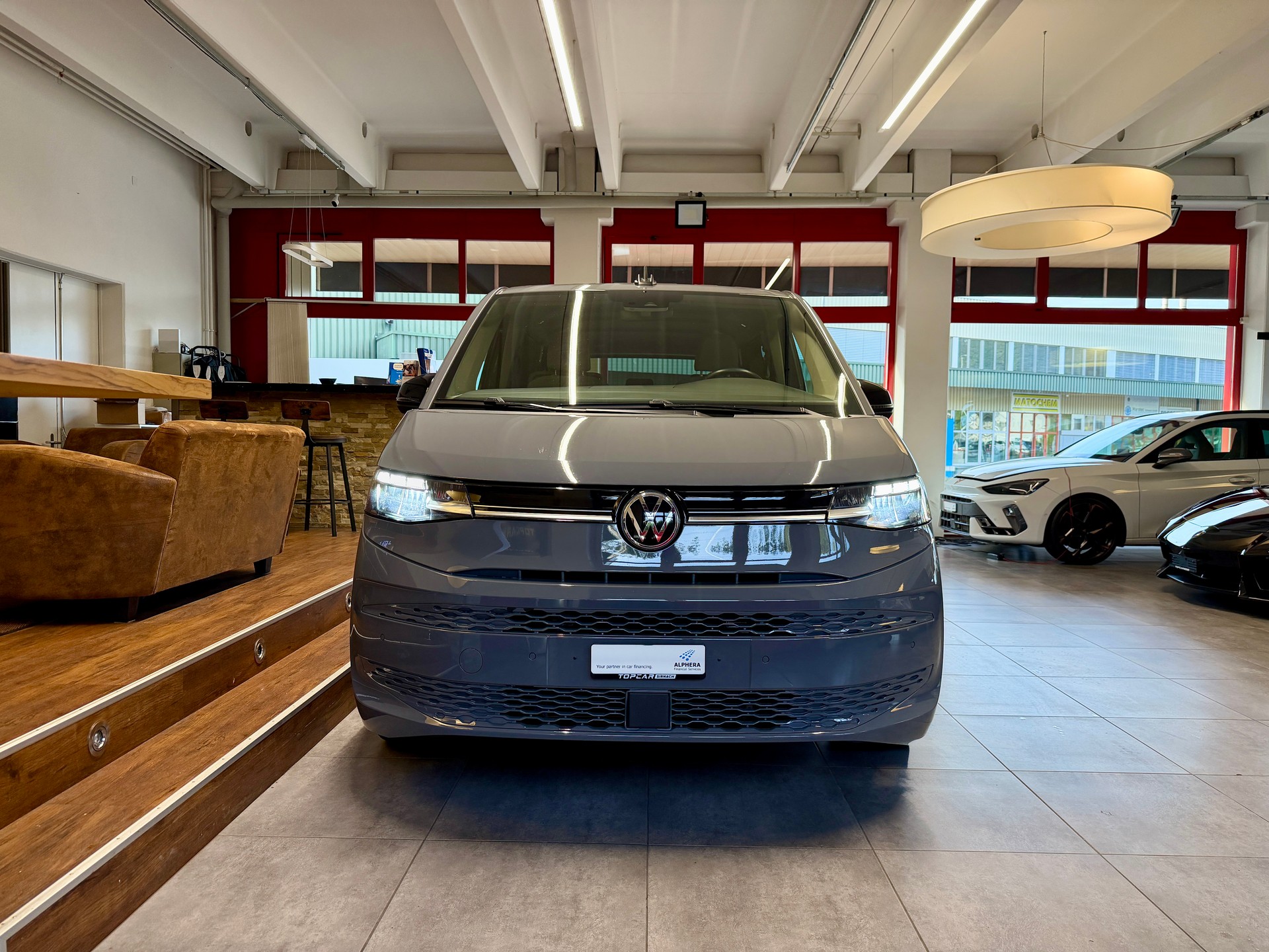 VW Multivan 2.0 TDI Life DSG-image-9