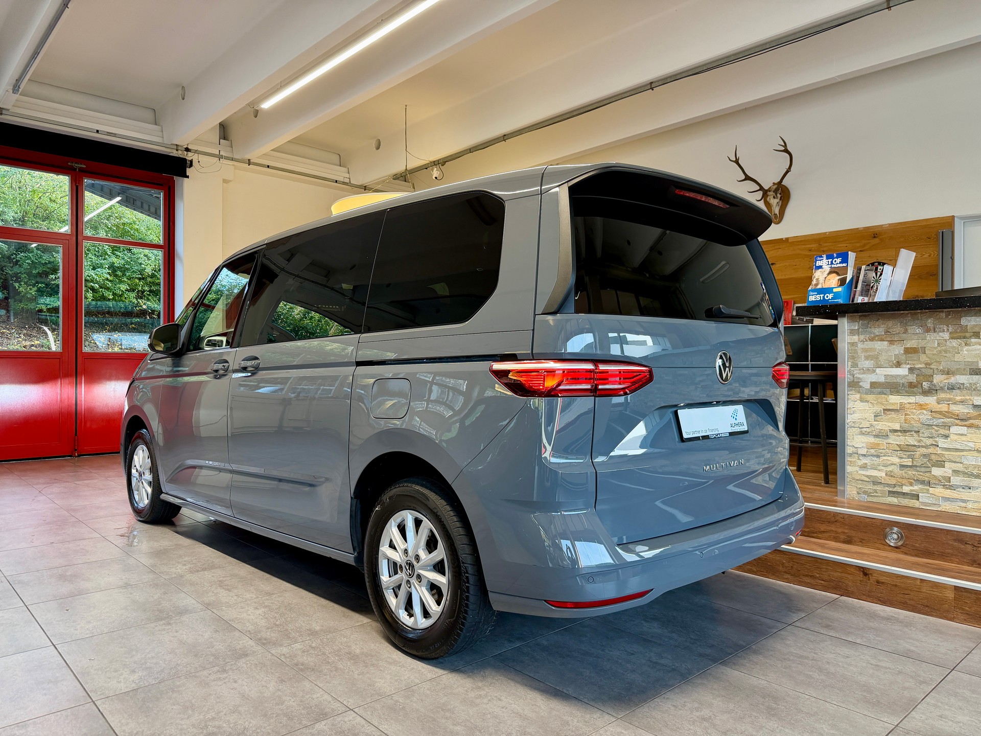 VW Multivan 2.0 TDI Life DSG-image-3