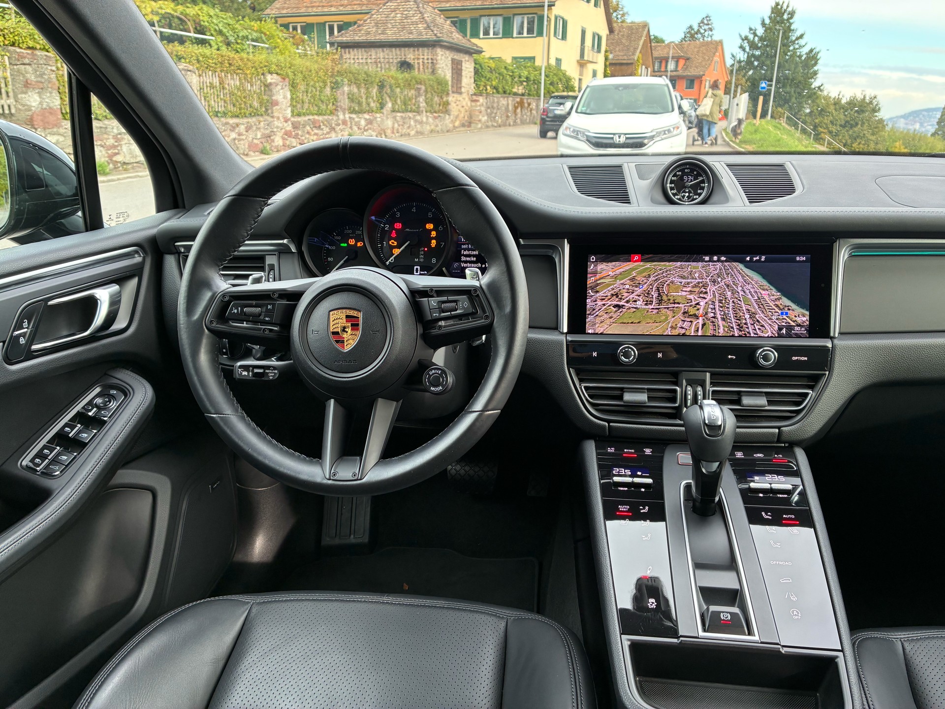 PORSCHE Macan T PDK-image-4