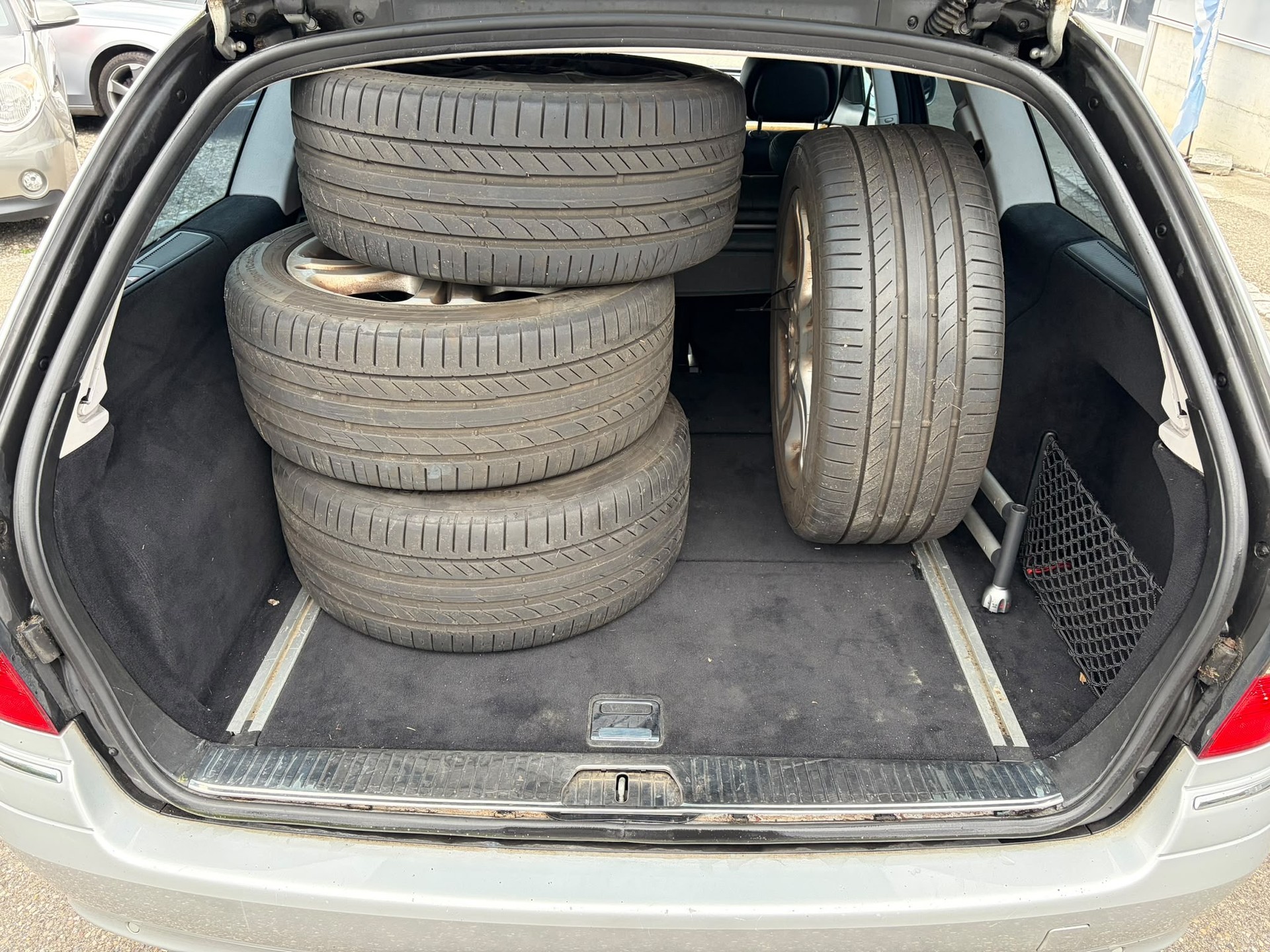 MERCEDES-BENZ E 280 Avantgarde-image-11