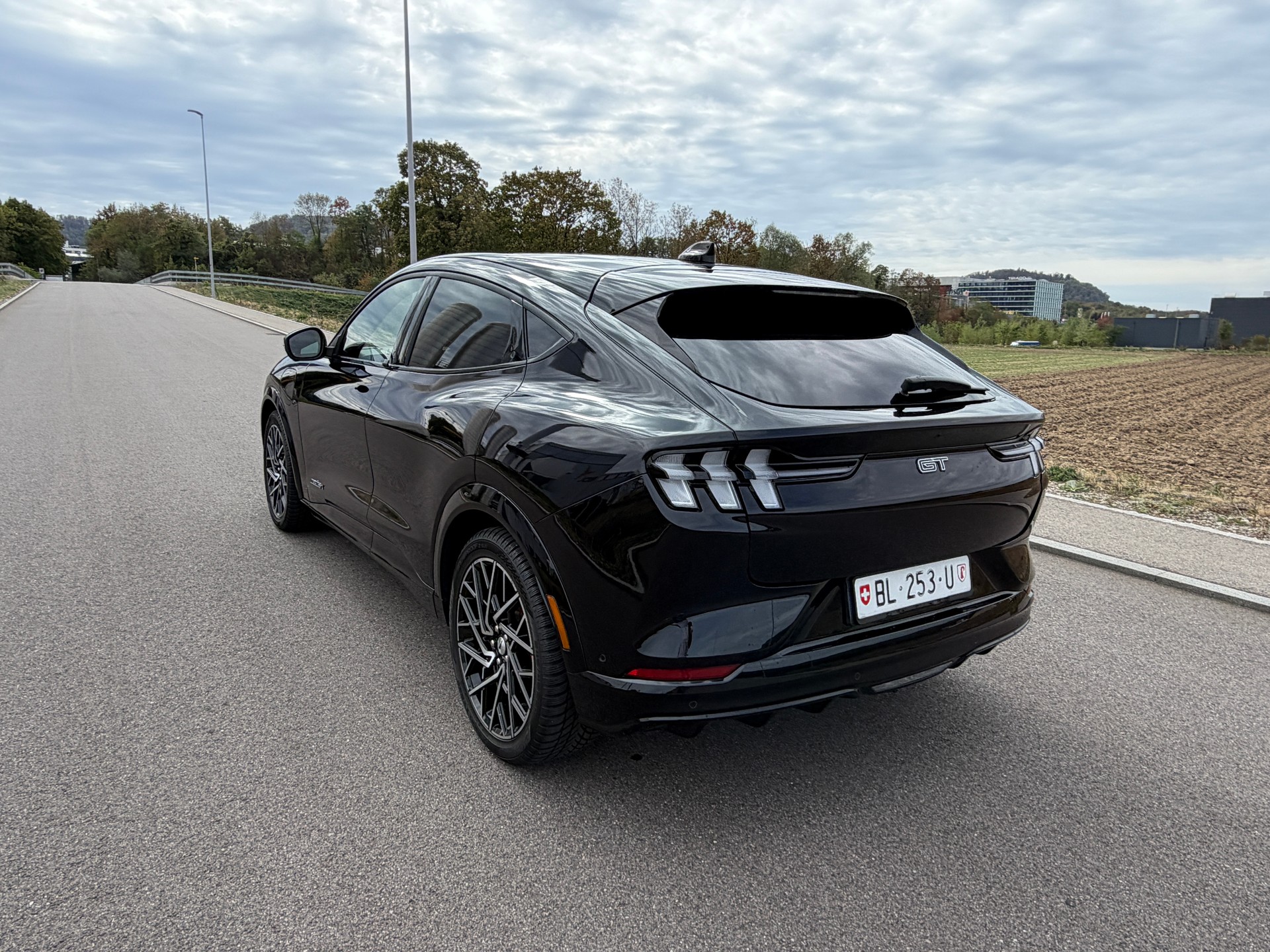 FORD Mustang MACH-E GT AWD 91 kWh-image-10