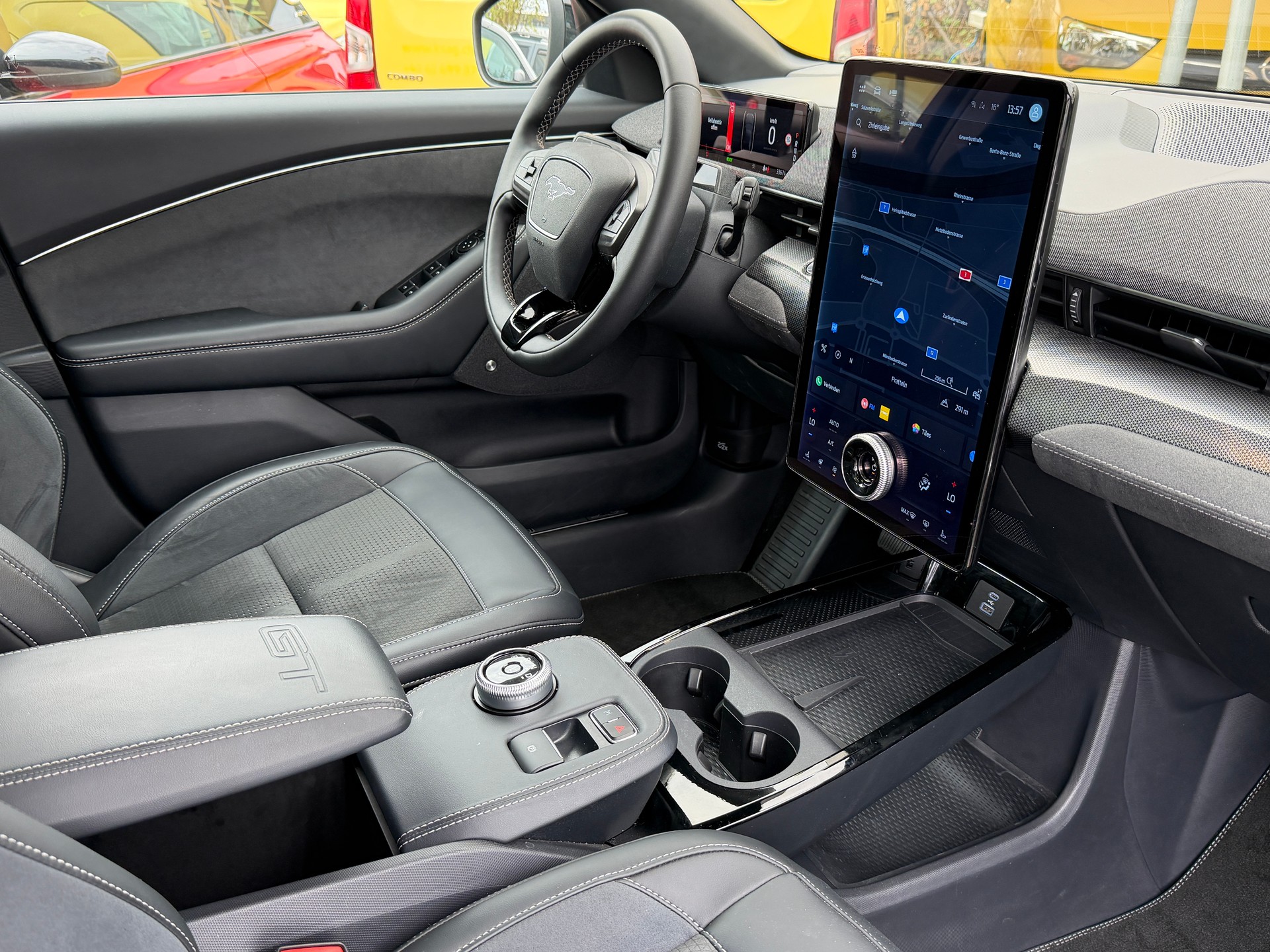 FORD Mustang MACH-E GT AWD 91 kWh-image-16
