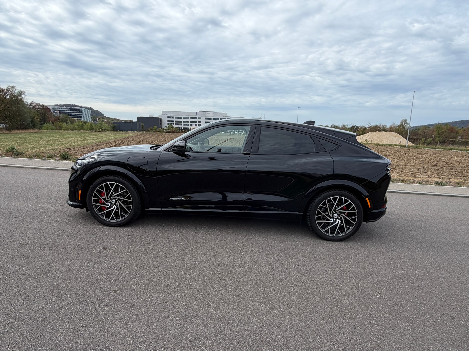 FORD Mustang MACH-E GT AWD 91 kWh-image-6