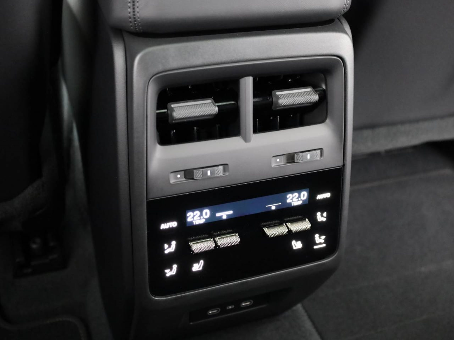 PORSCHE Macan Turbo-image-19