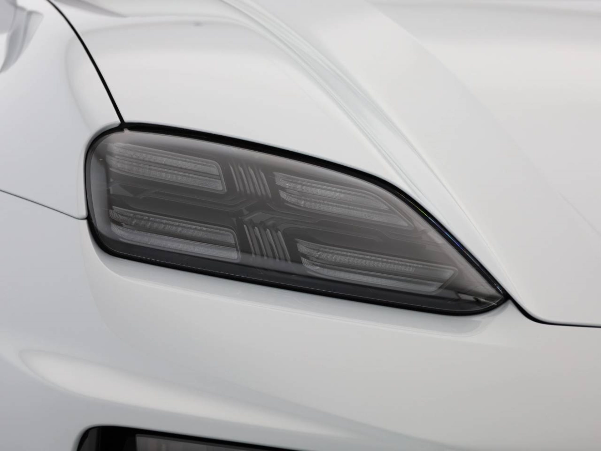 PORSCHE Macan Turbo-image-7