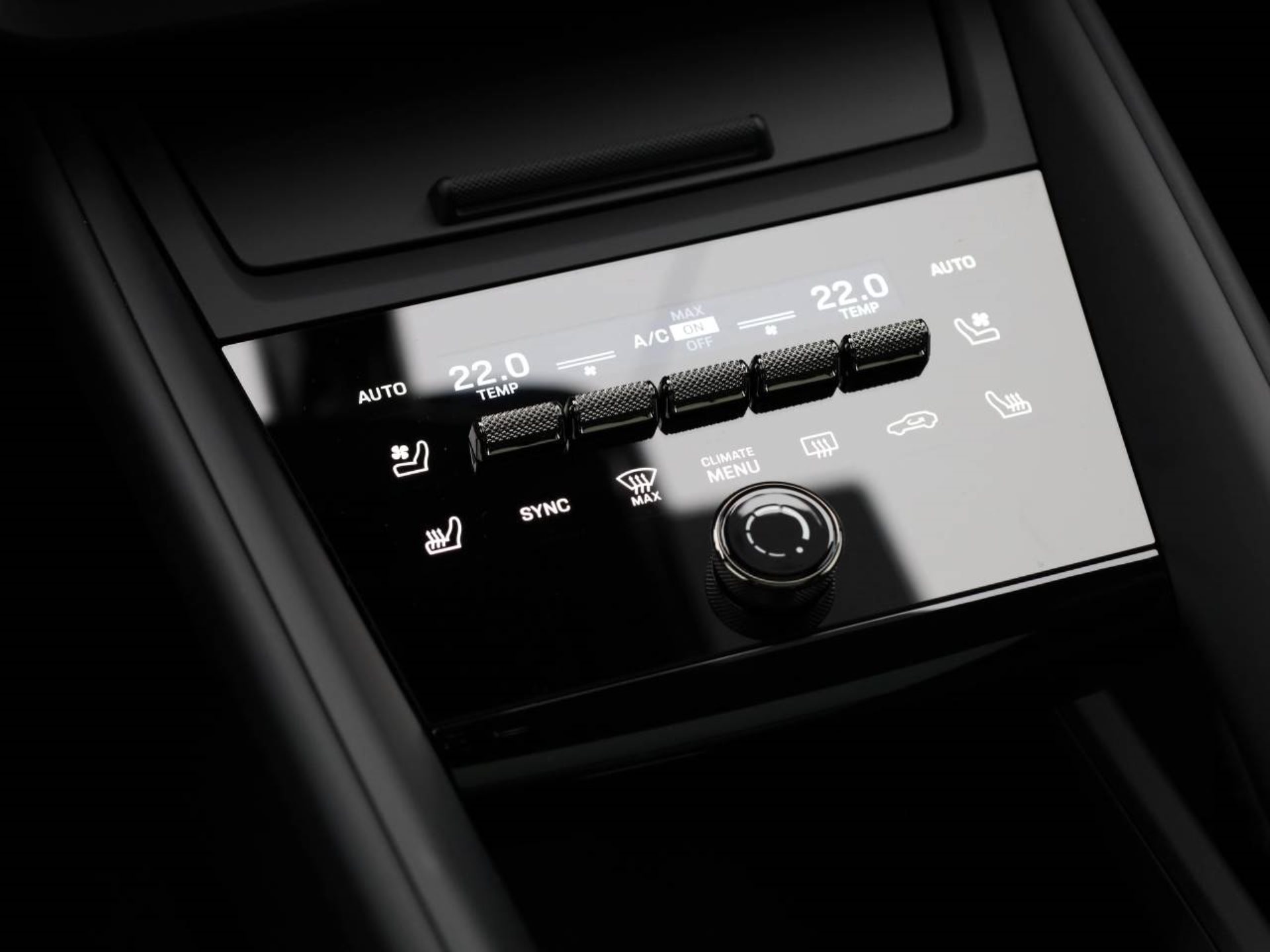 PORSCHE Macan Turbo-image-14
