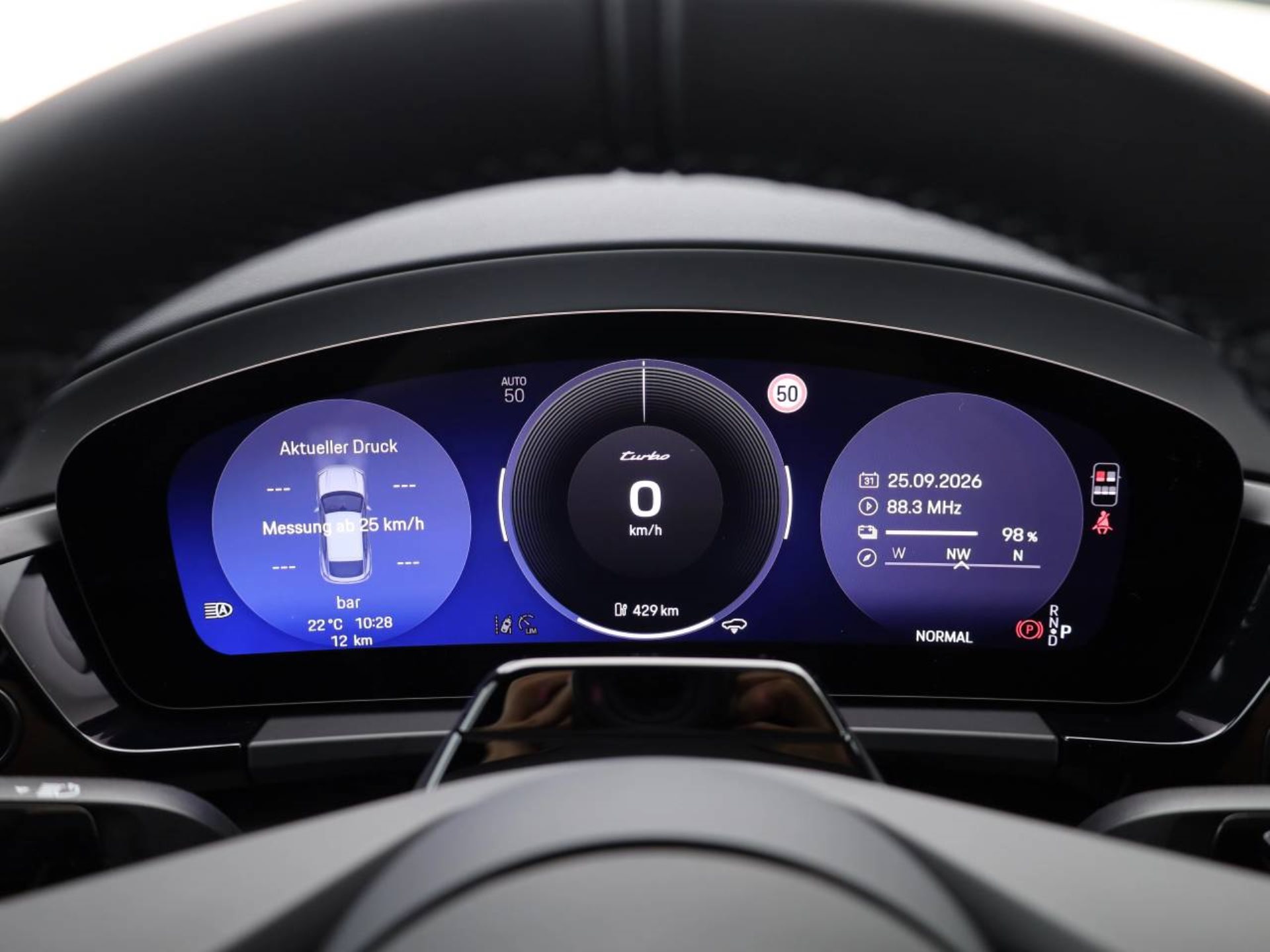 PORSCHE Macan Turbo-image-9