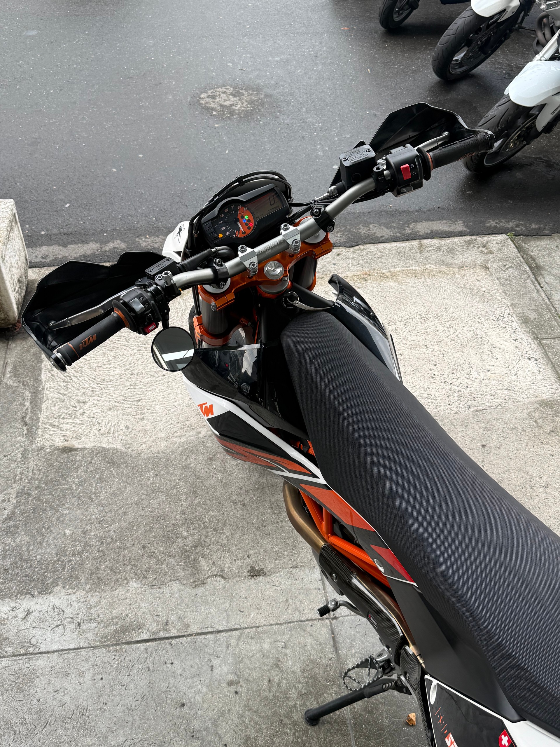 KTM 690 SMC R-image-4