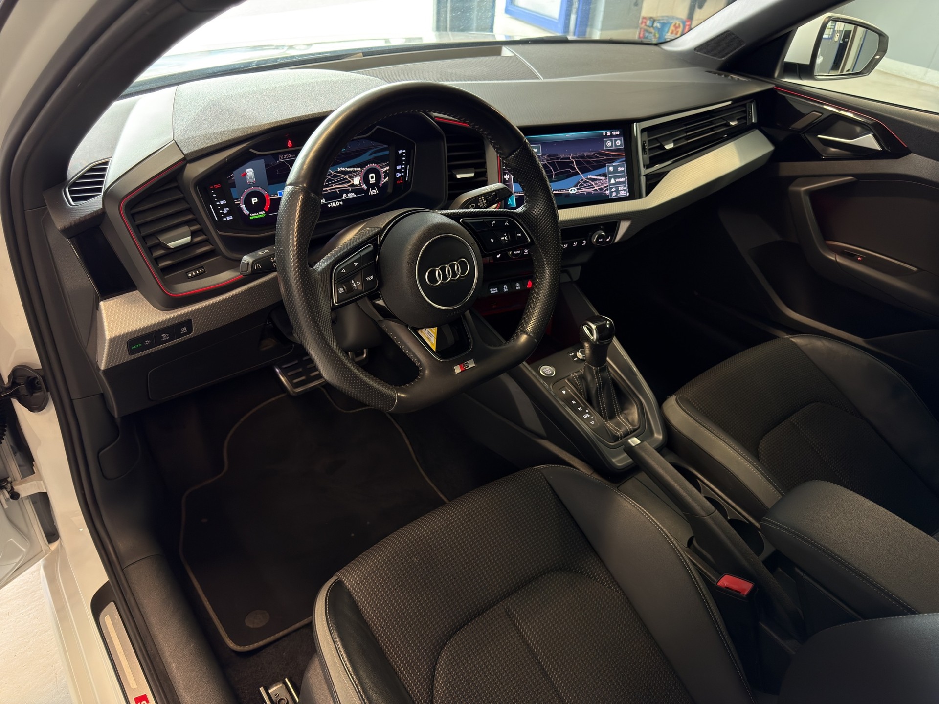 AUDI A1 Sportback 40 TFSI S Line S-tronic-image-6
