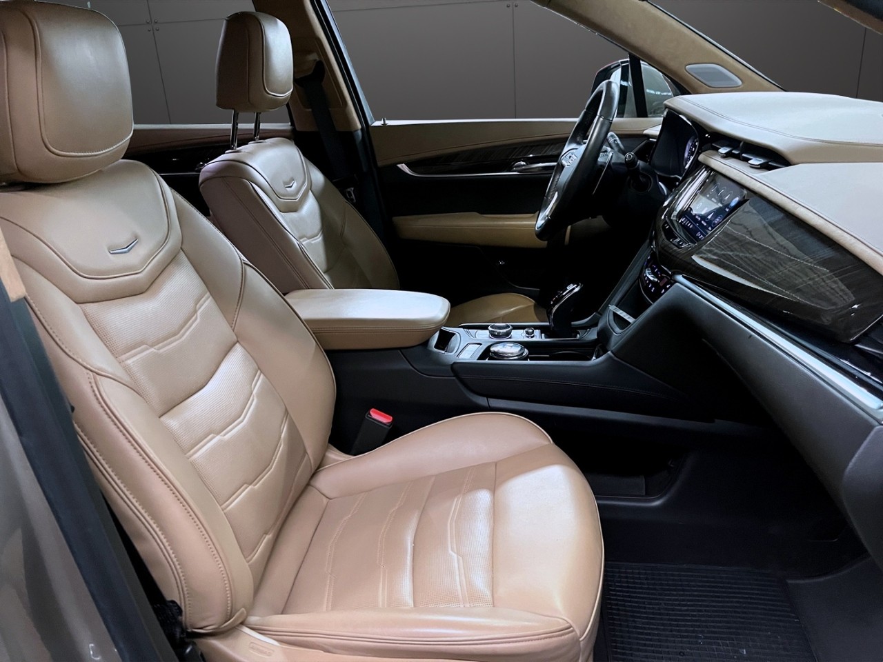 CADILLAC XT6-image-14
