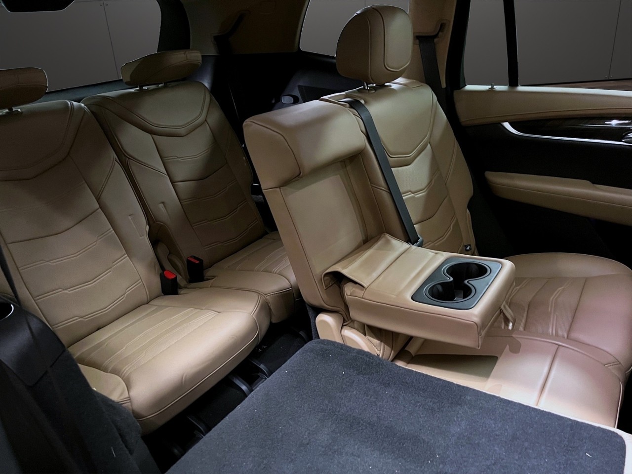 CADILLAC XT6-image-16