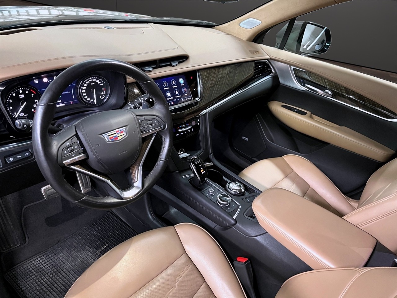 CADILLAC XT6-image-12