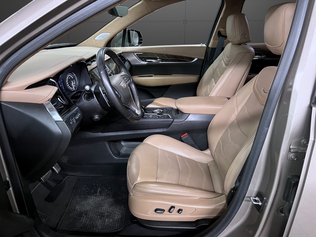 CADILLAC XT6-image-7
