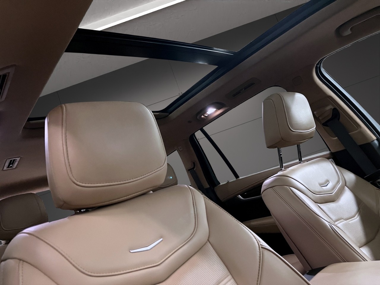 CADILLAC XT6-image-15