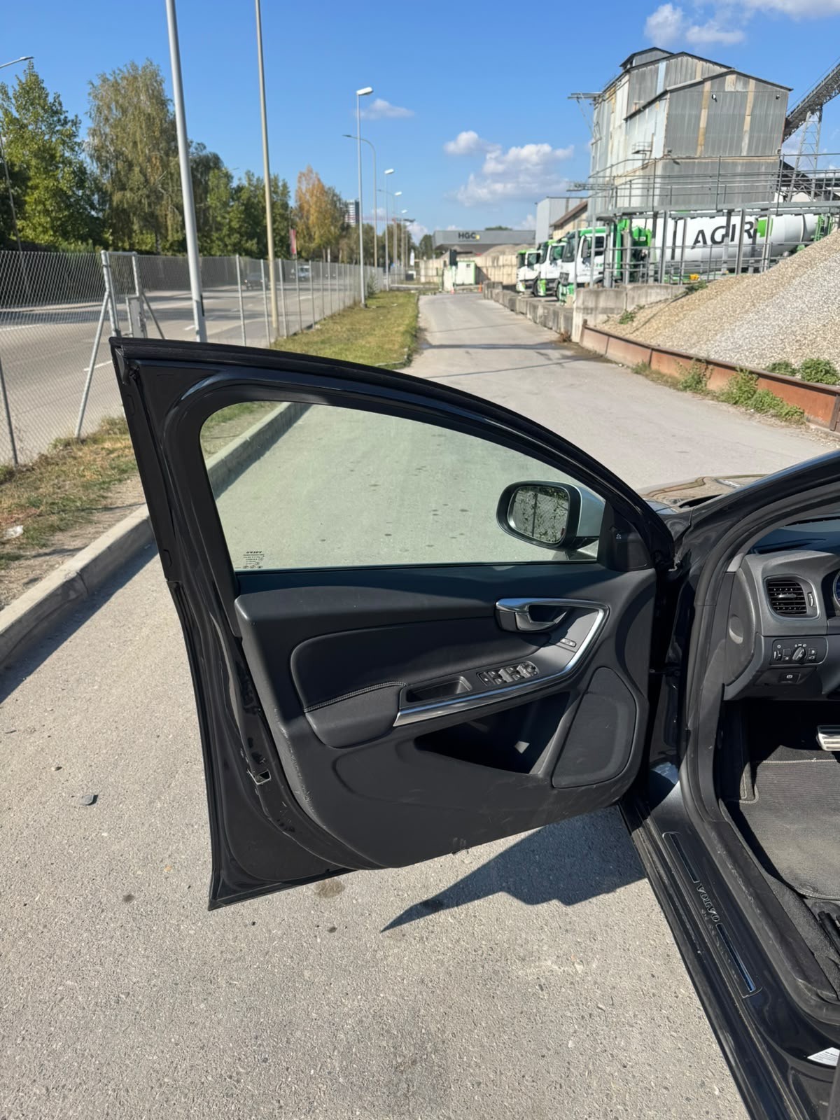 VOLVO V60 T5 R-Design 240 PS-image-15