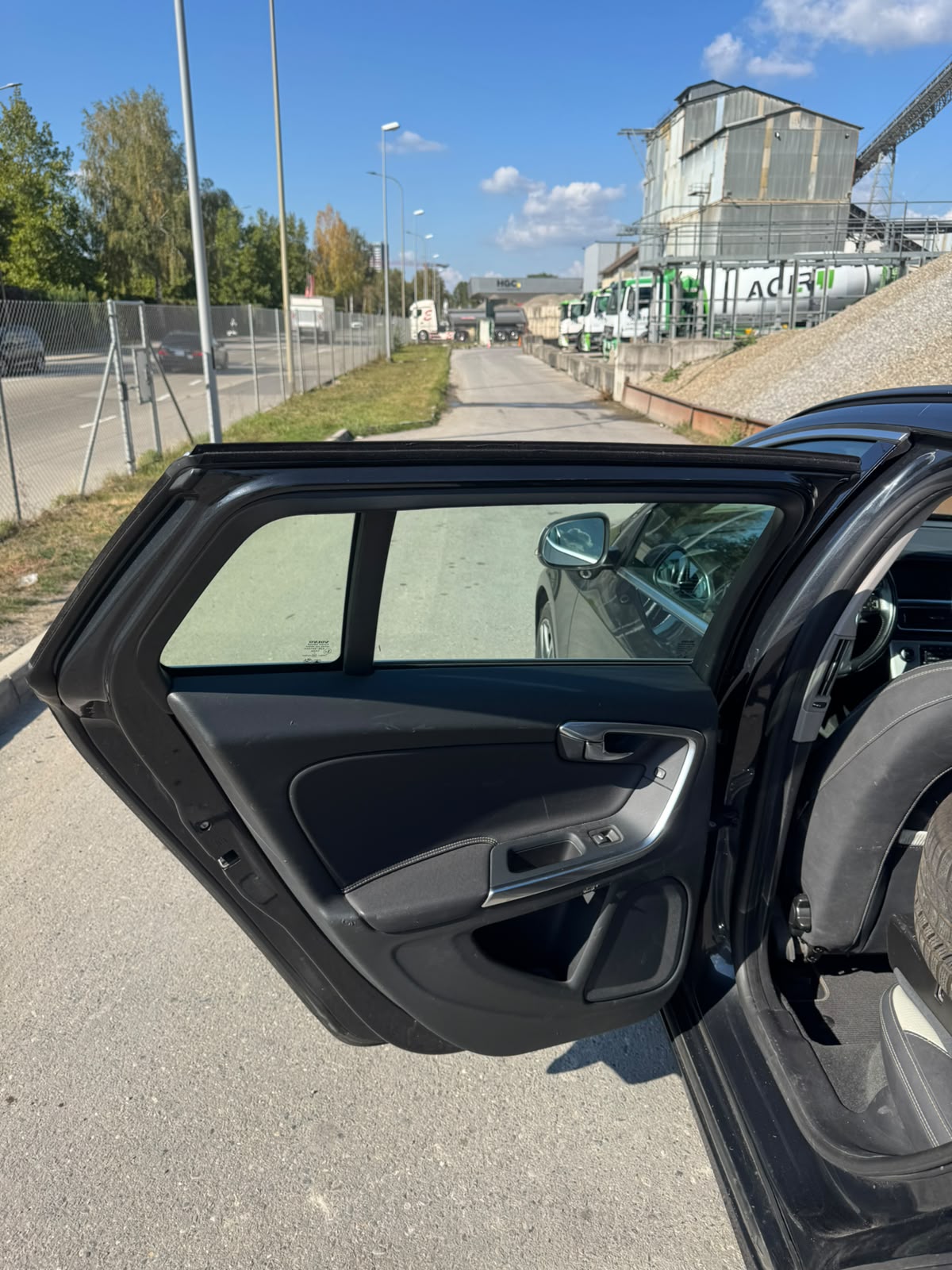 VOLVO V60 T5 R-Design 240 PS-image-14