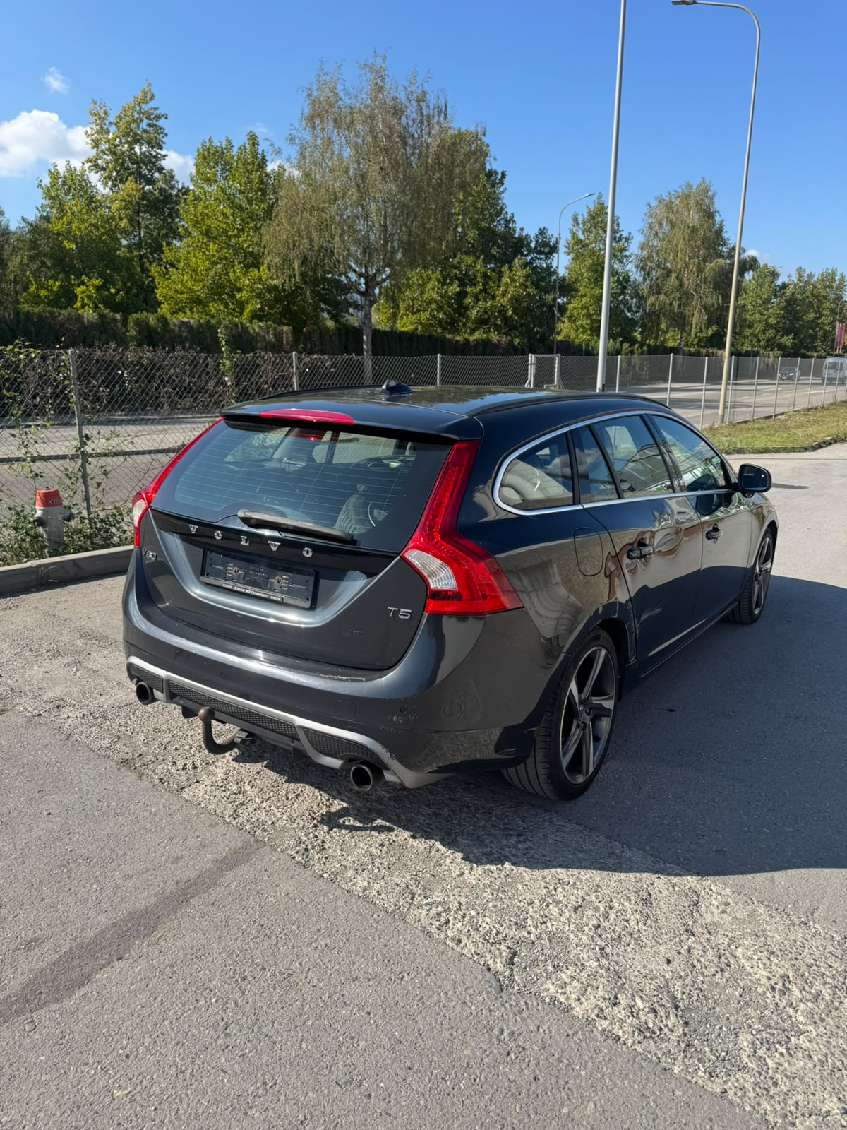 VOLVO V60 T5 R-Design 240 PS-image-1