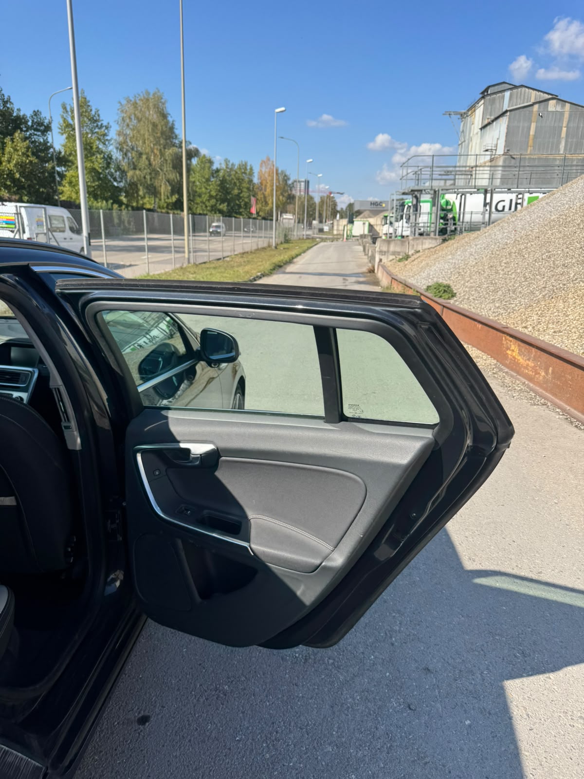 VOLVO V60 T5 R-Design 240 PS-image-16