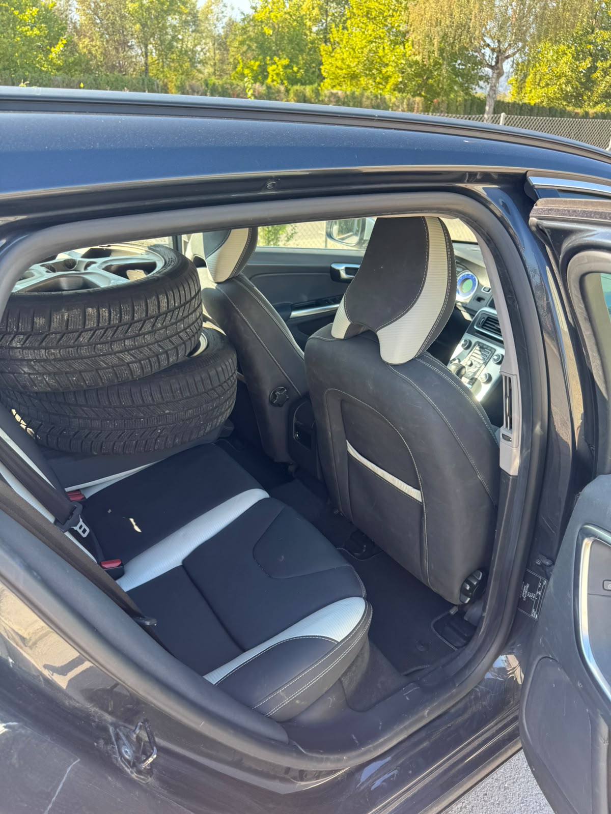 VOLVO V60 T5 R-Design 240 PS-image-12