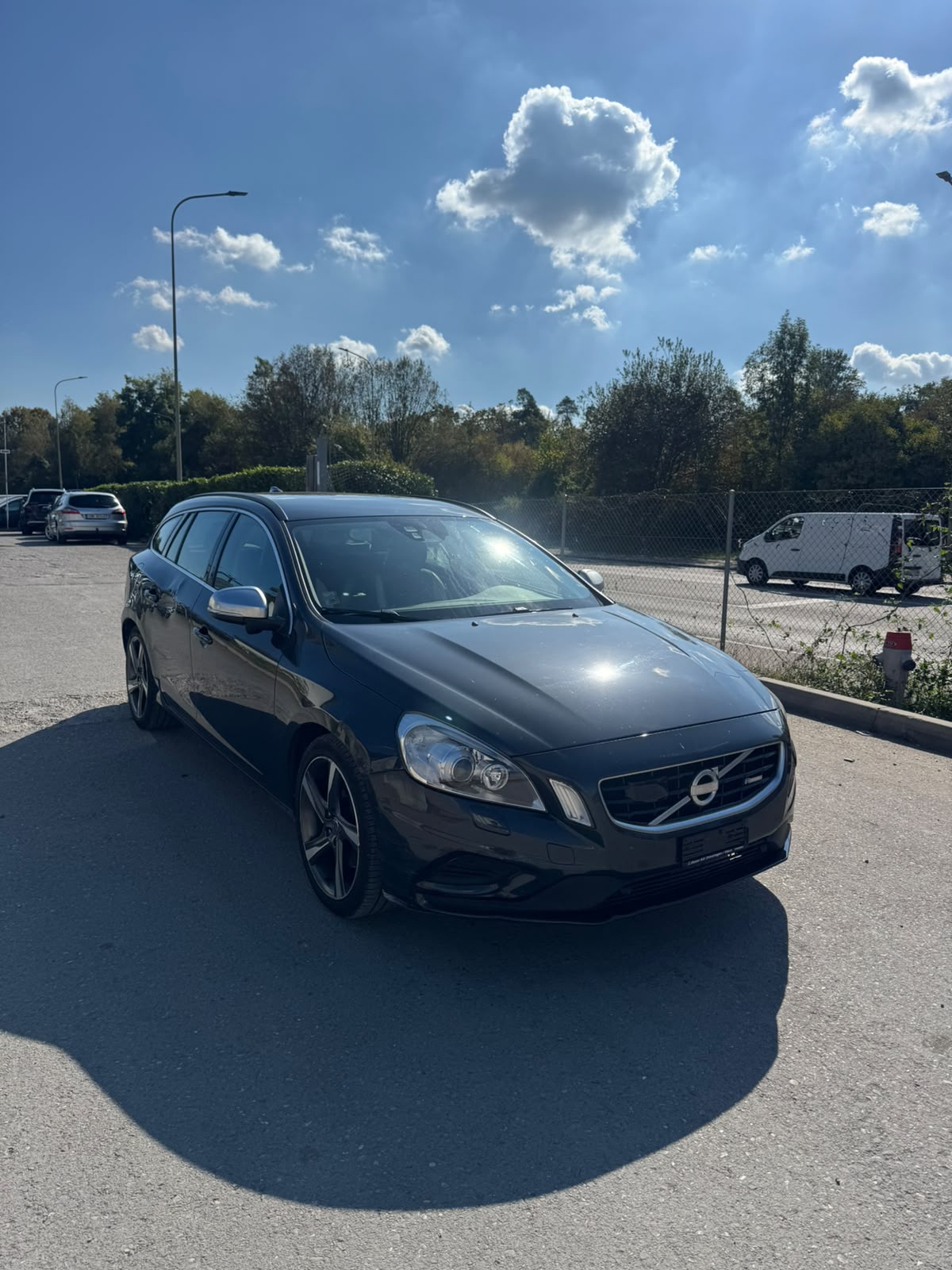 VOLVO V60 T5 R-Design 240 PS-image-2