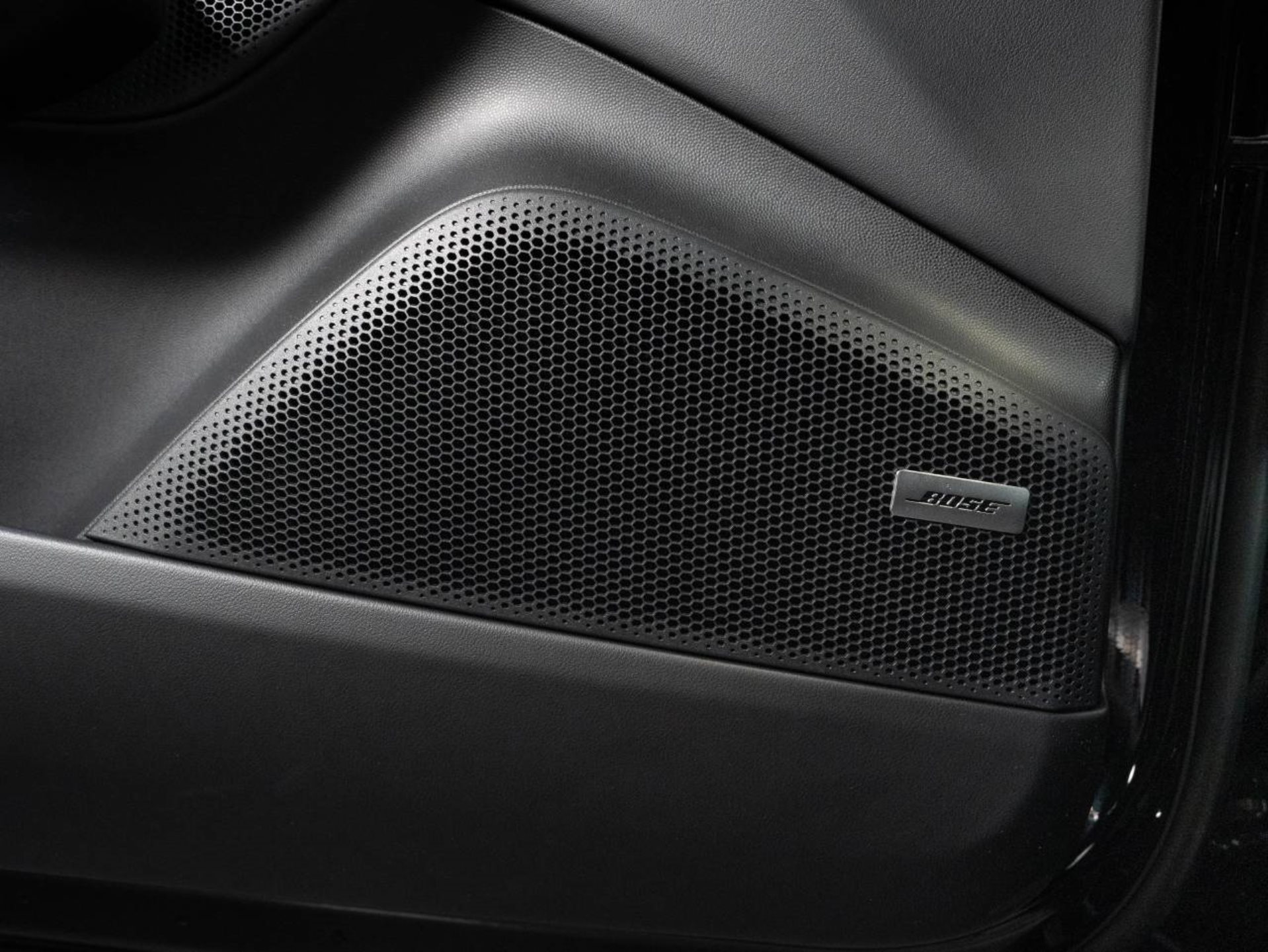 PORSCHE Macan 4-image-24
