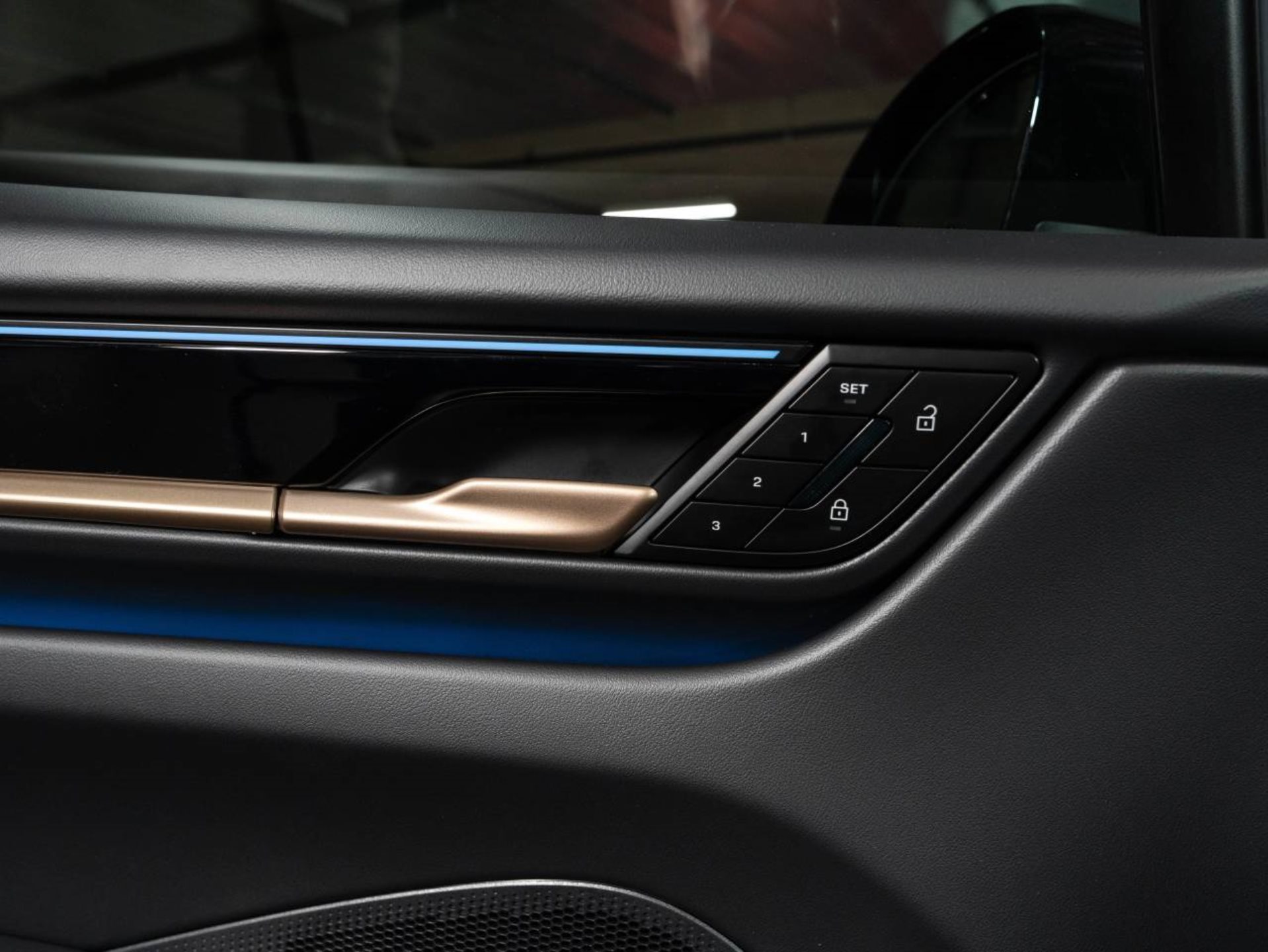 PORSCHE Macan 4-image-21
