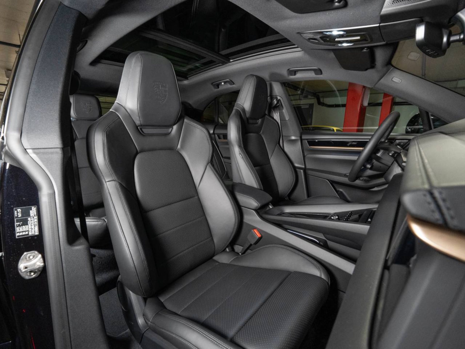 PORSCHE Macan 4-image-17