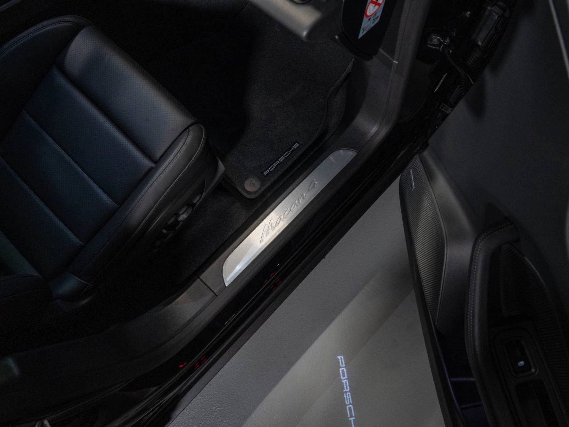 PORSCHE Macan 4-image-22