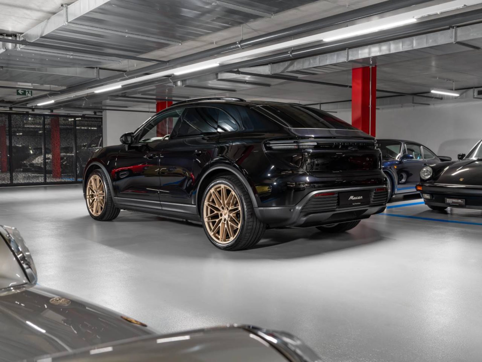 PORSCHE Macan 4-image-2