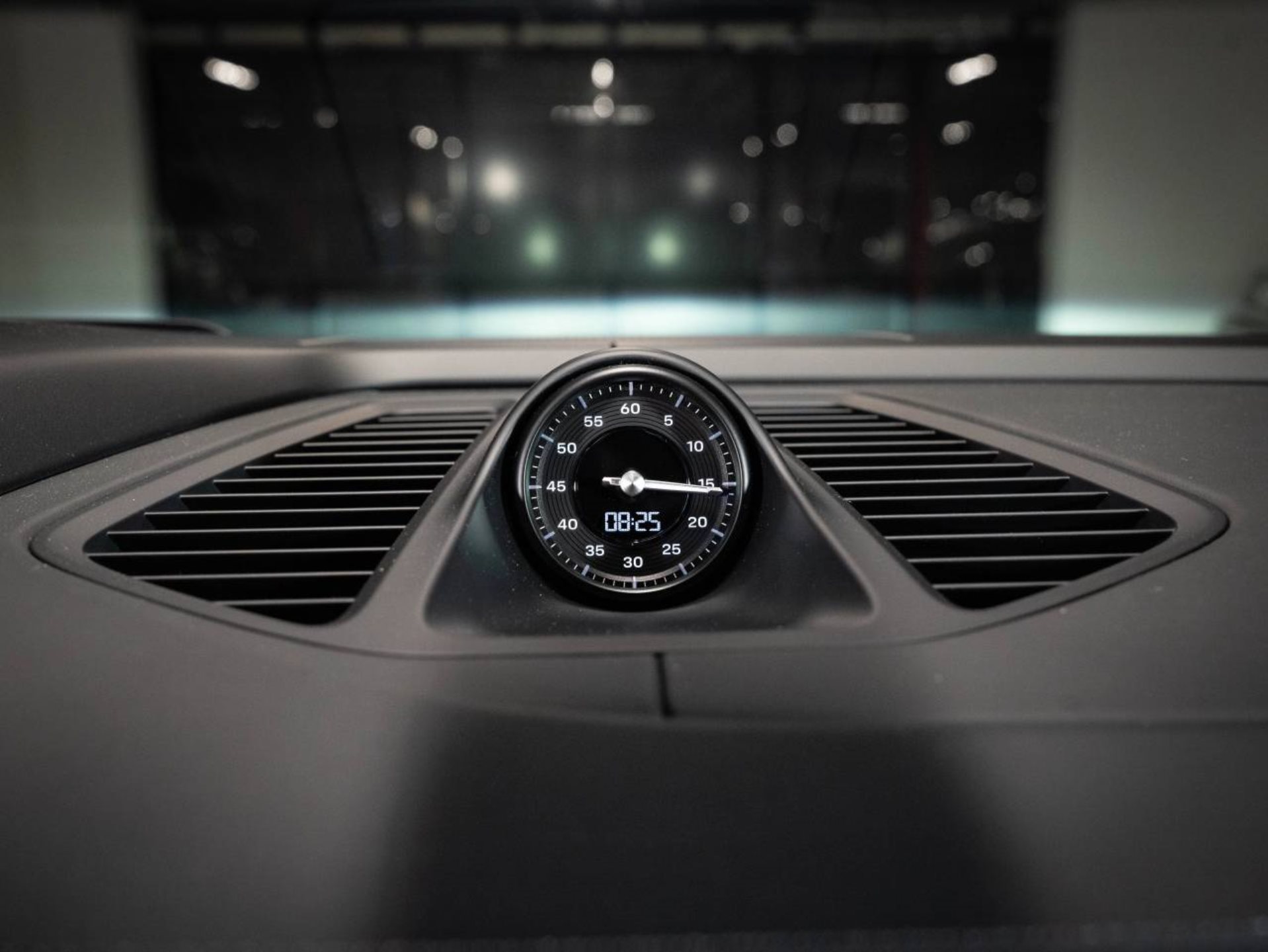 PORSCHE Macan 4-image-9