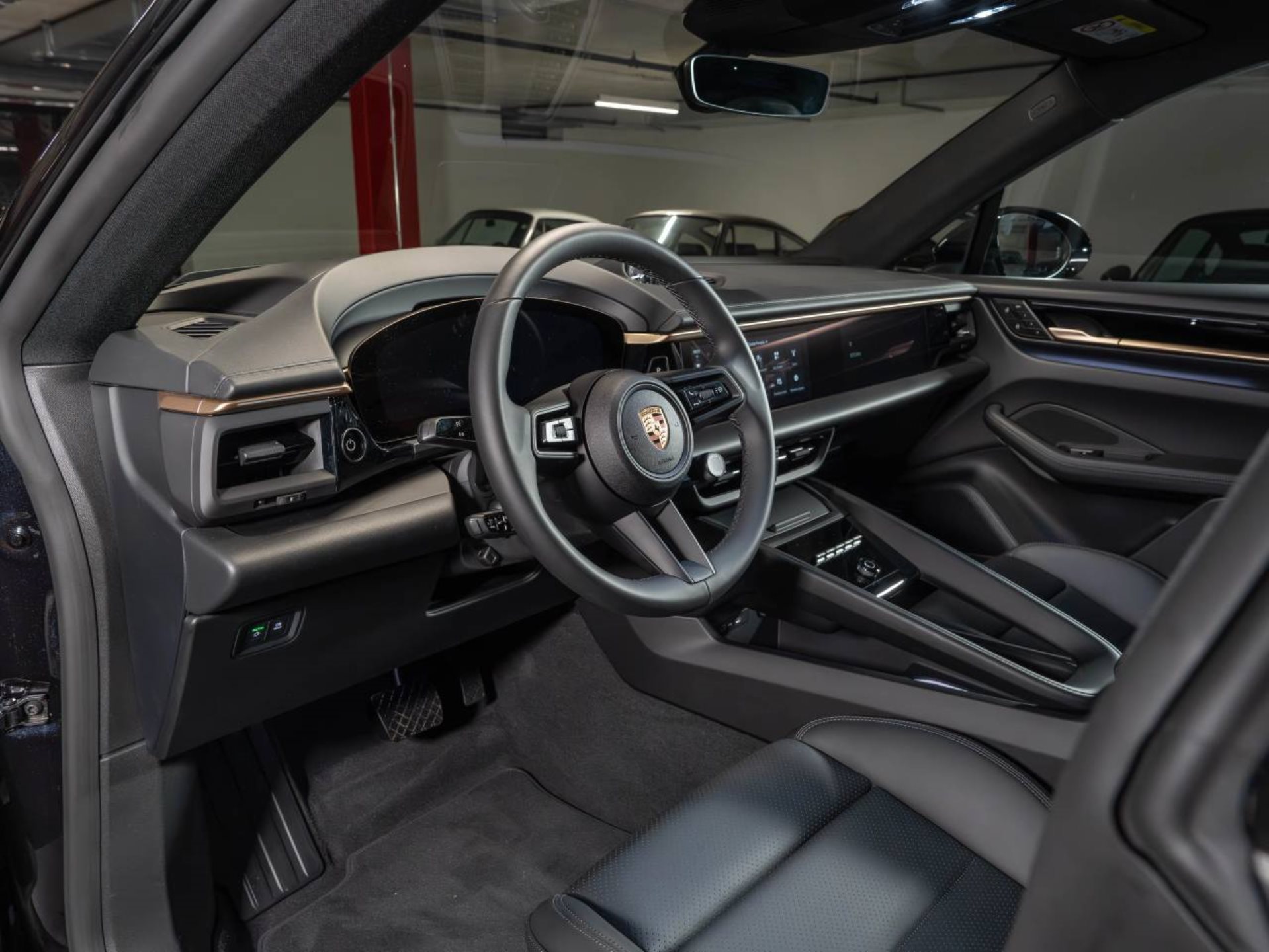 PORSCHE Macan 4-image-3
