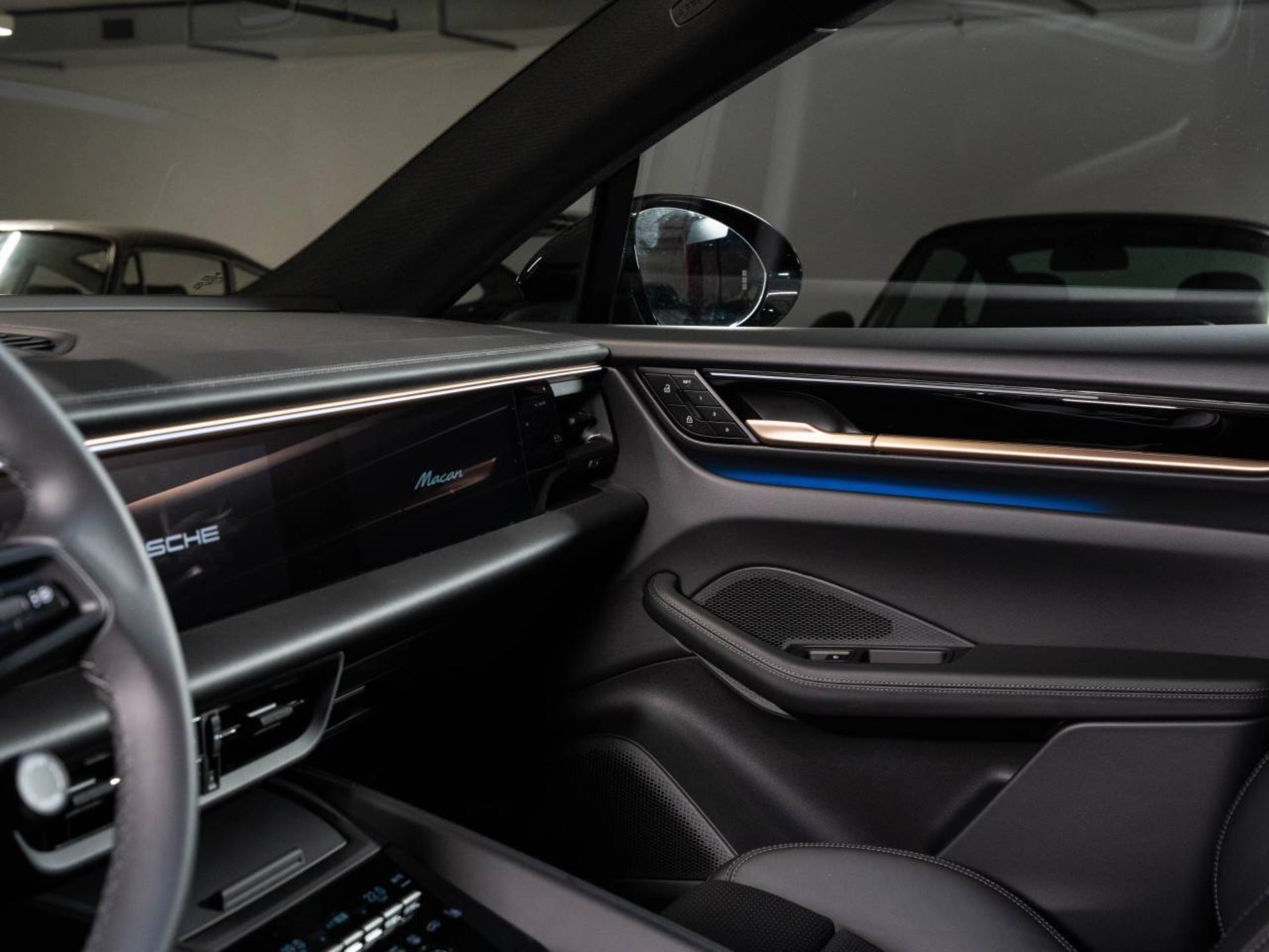 PORSCHE Macan 4-image-19
