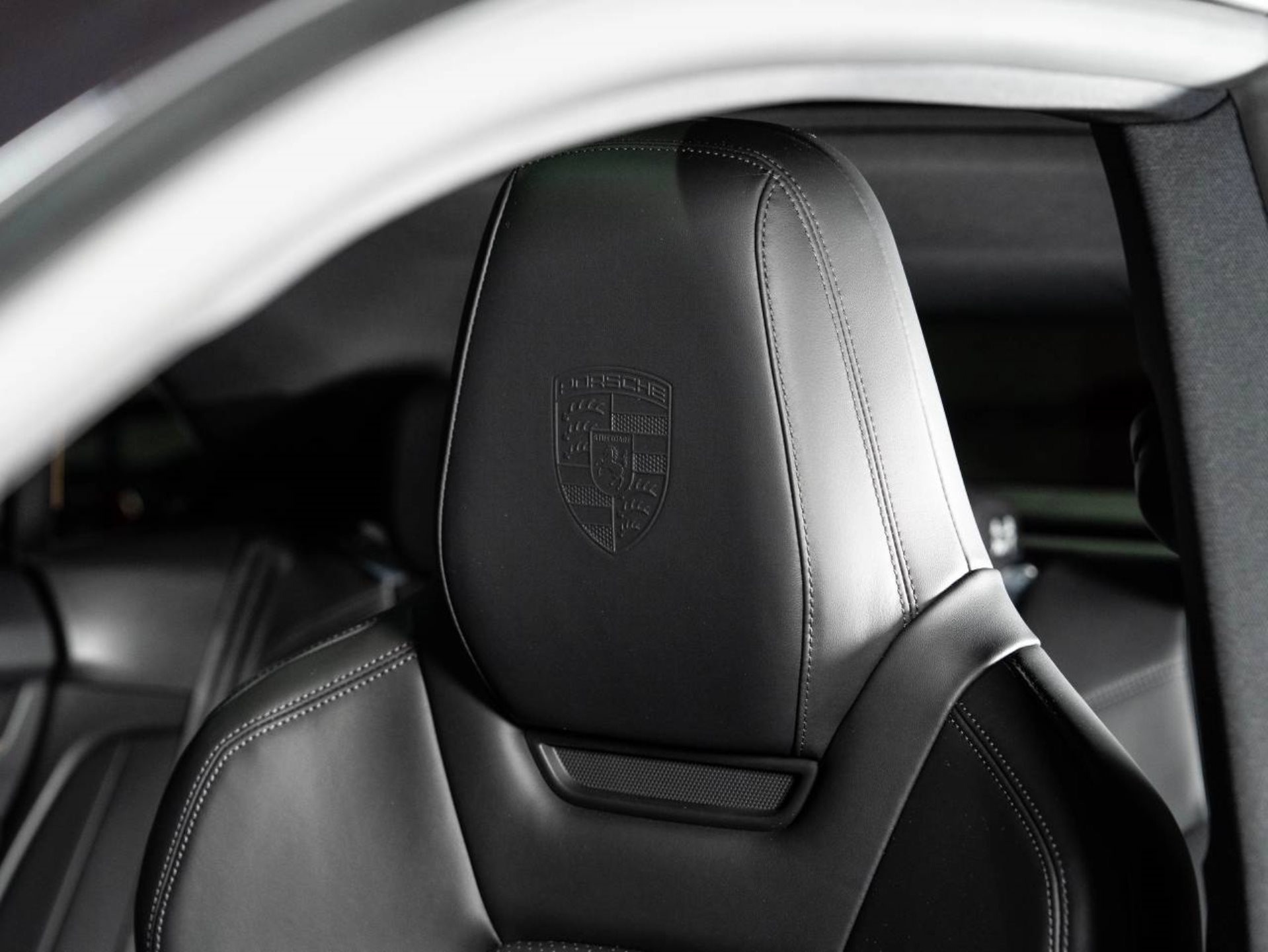 PORSCHE Macan 4-image-14