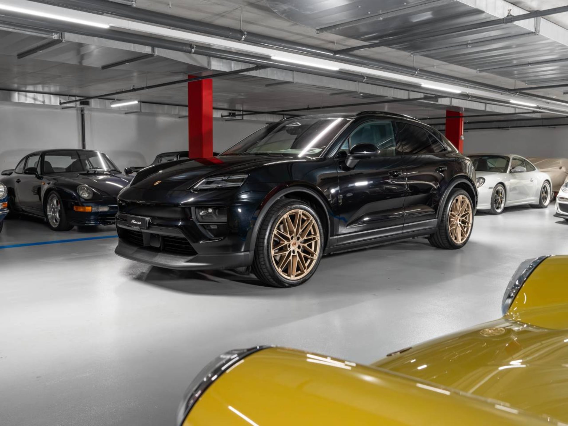 PORSCHE Macan 4-image-0