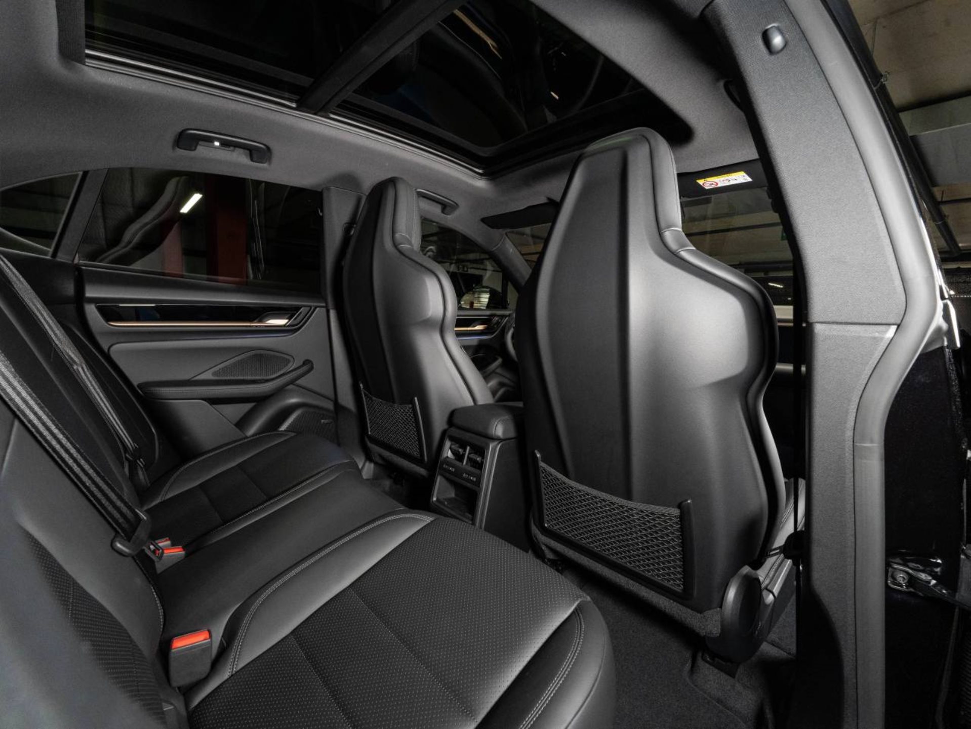 PORSCHE Macan 4-image-18