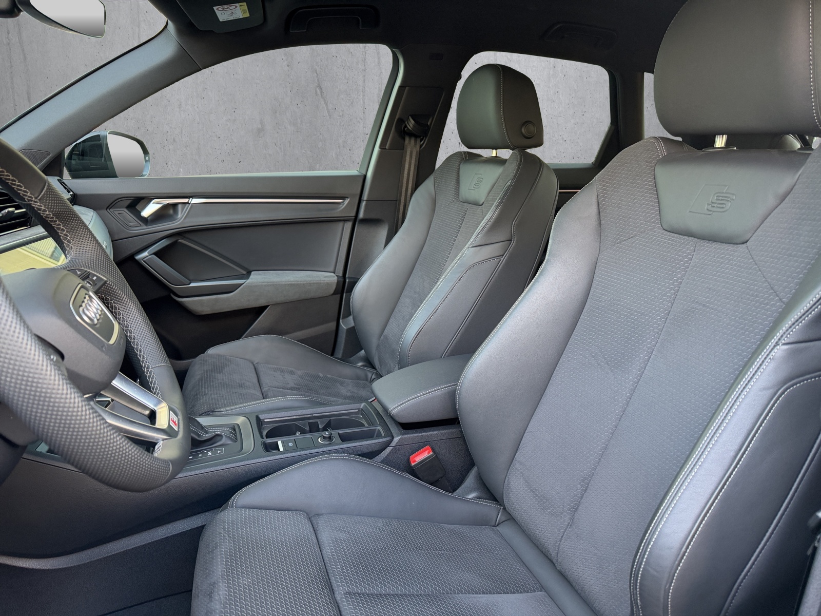 AUDI Q3 40 TDI S line quattro S-tronic-image-6