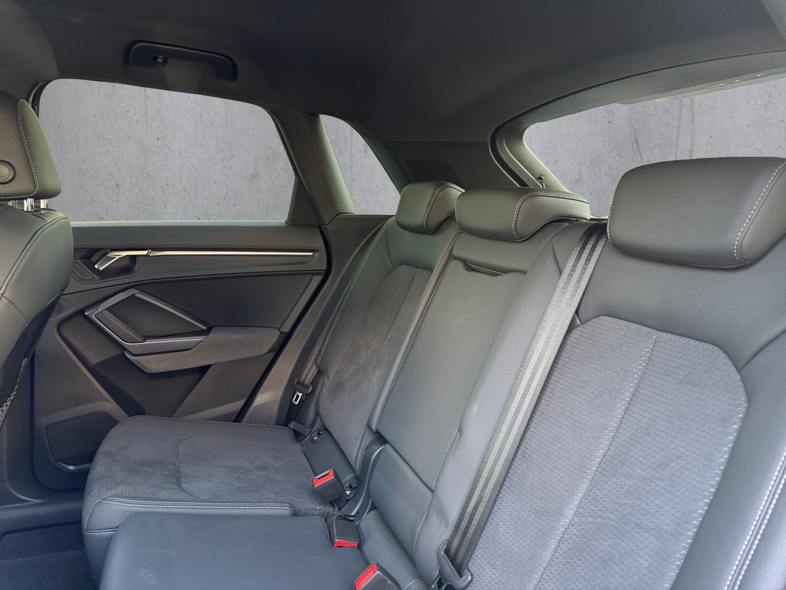AUDI Q3 40 TDI S line quattro S-tronic-image-13
