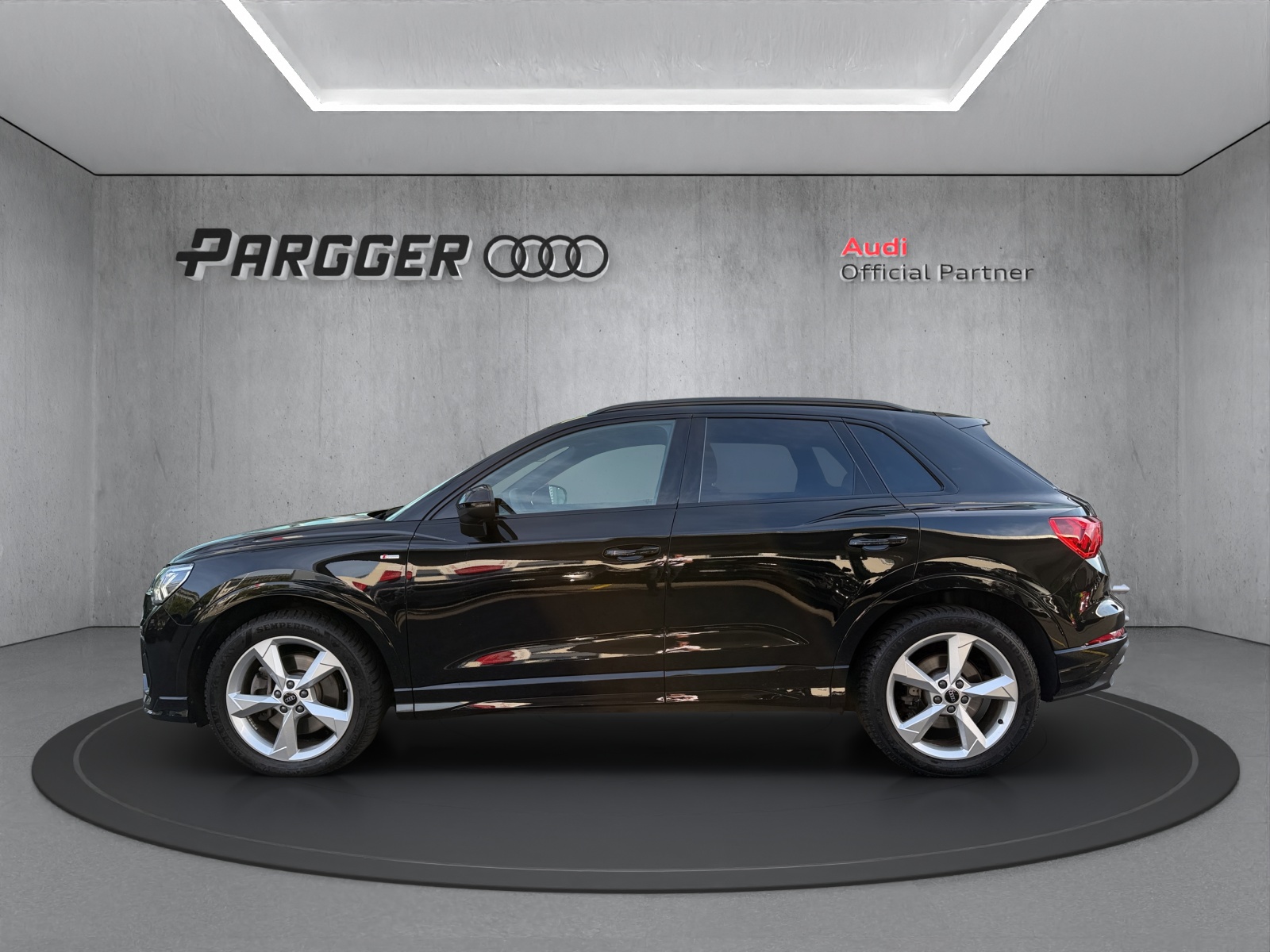 AUDI Q3 40 TDI S line quattro S-tronic-image-2