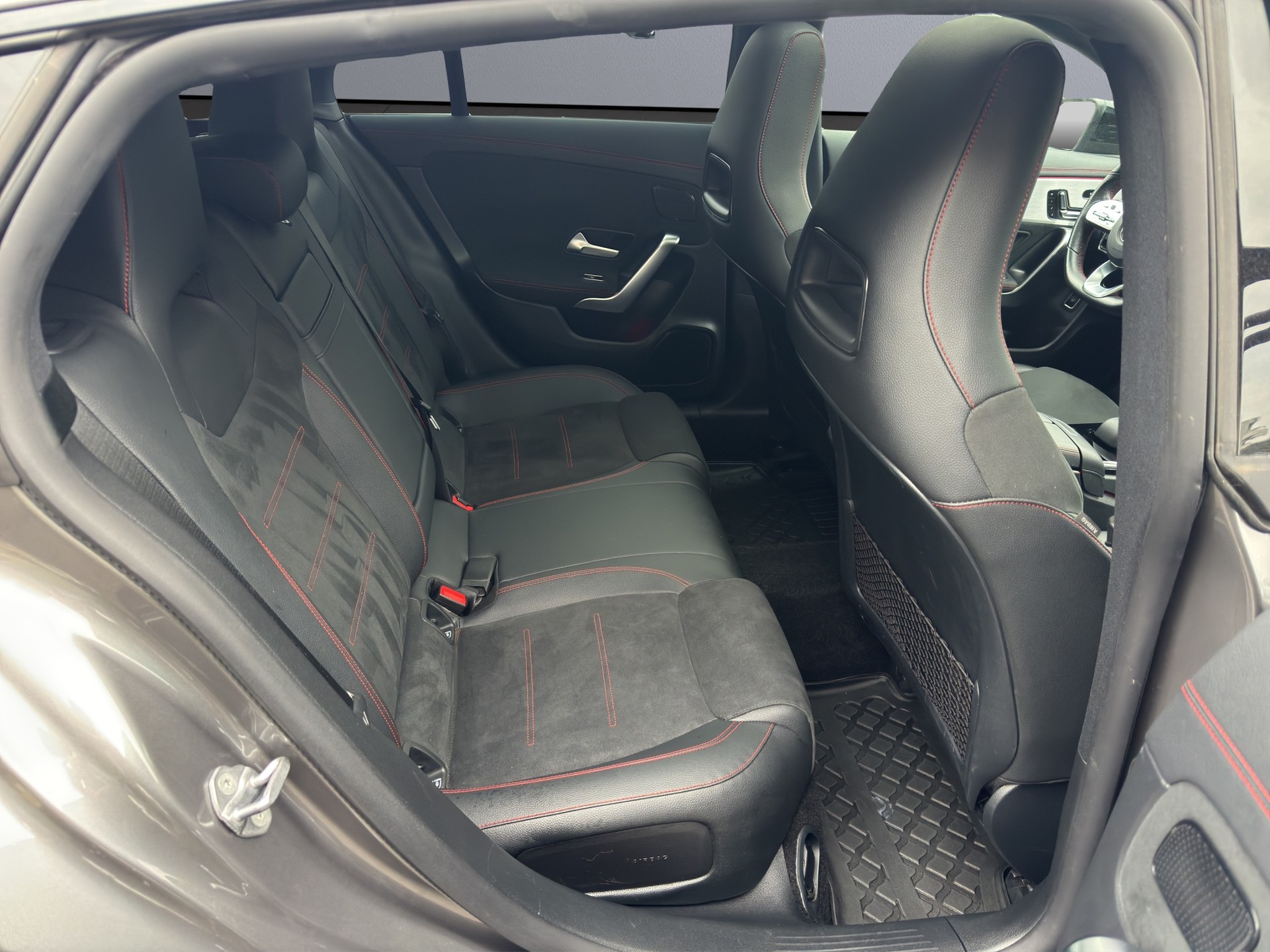 MERCEDES-BENZ CLA Shooting Brake 250 4Matic 7G-DCT AMG Line-image-16