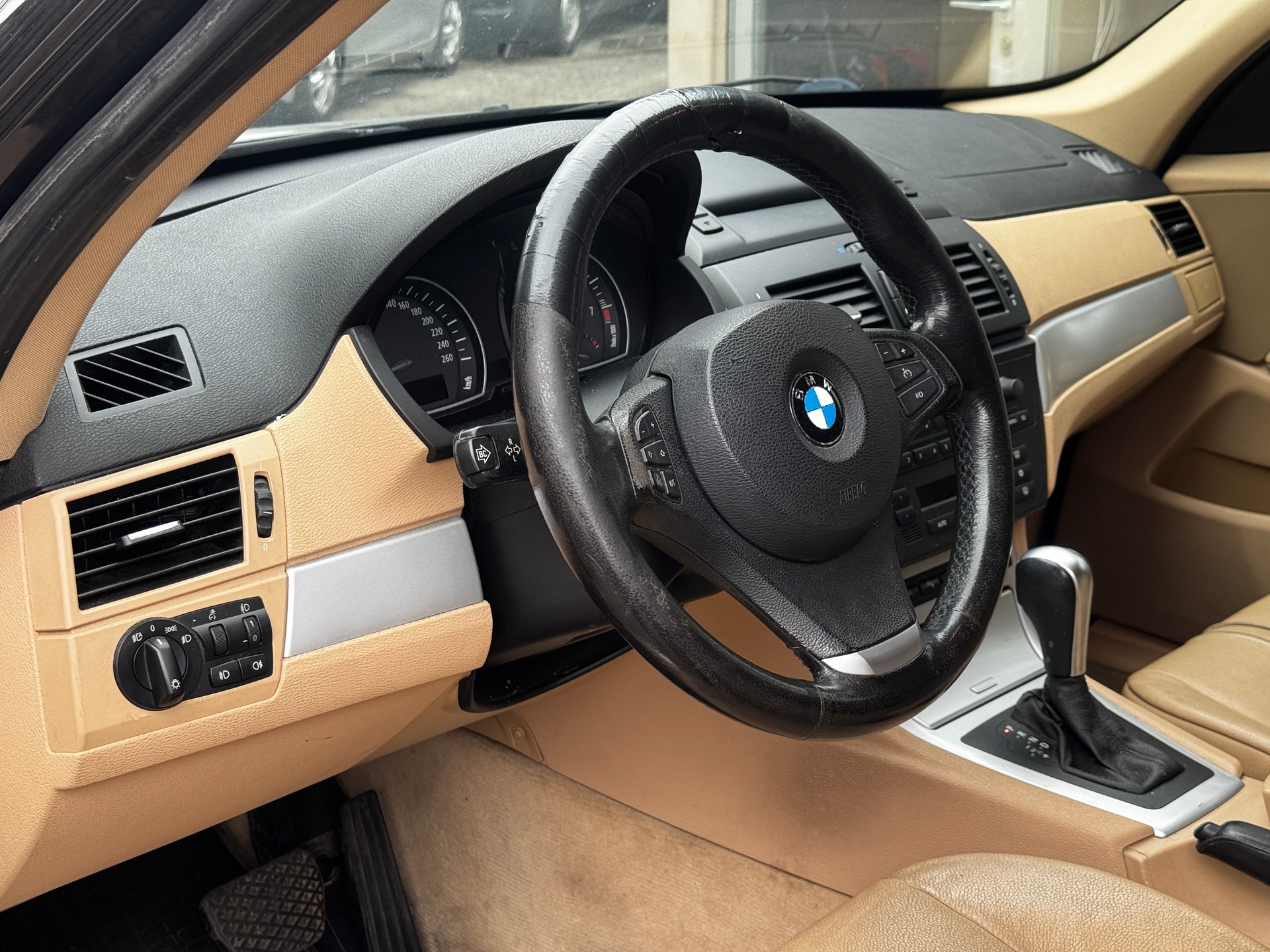 BMW X3 xDrive 25i (2.5si)-image-15