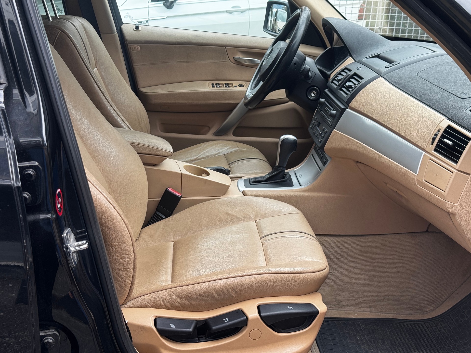 BMW X3 xDrive 25i (2.5si)-image-10