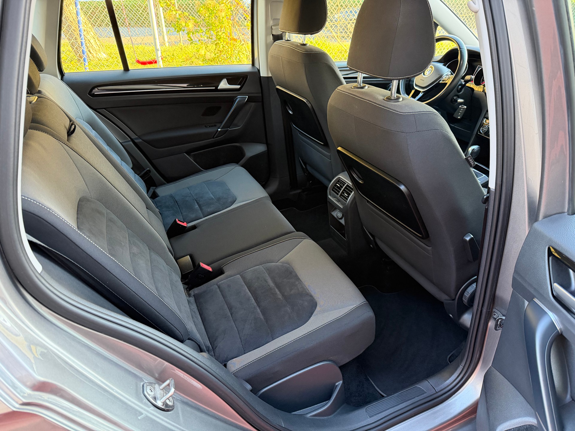VW Golf Sportsvan 2.0 TDI Highline DSG-image-11
