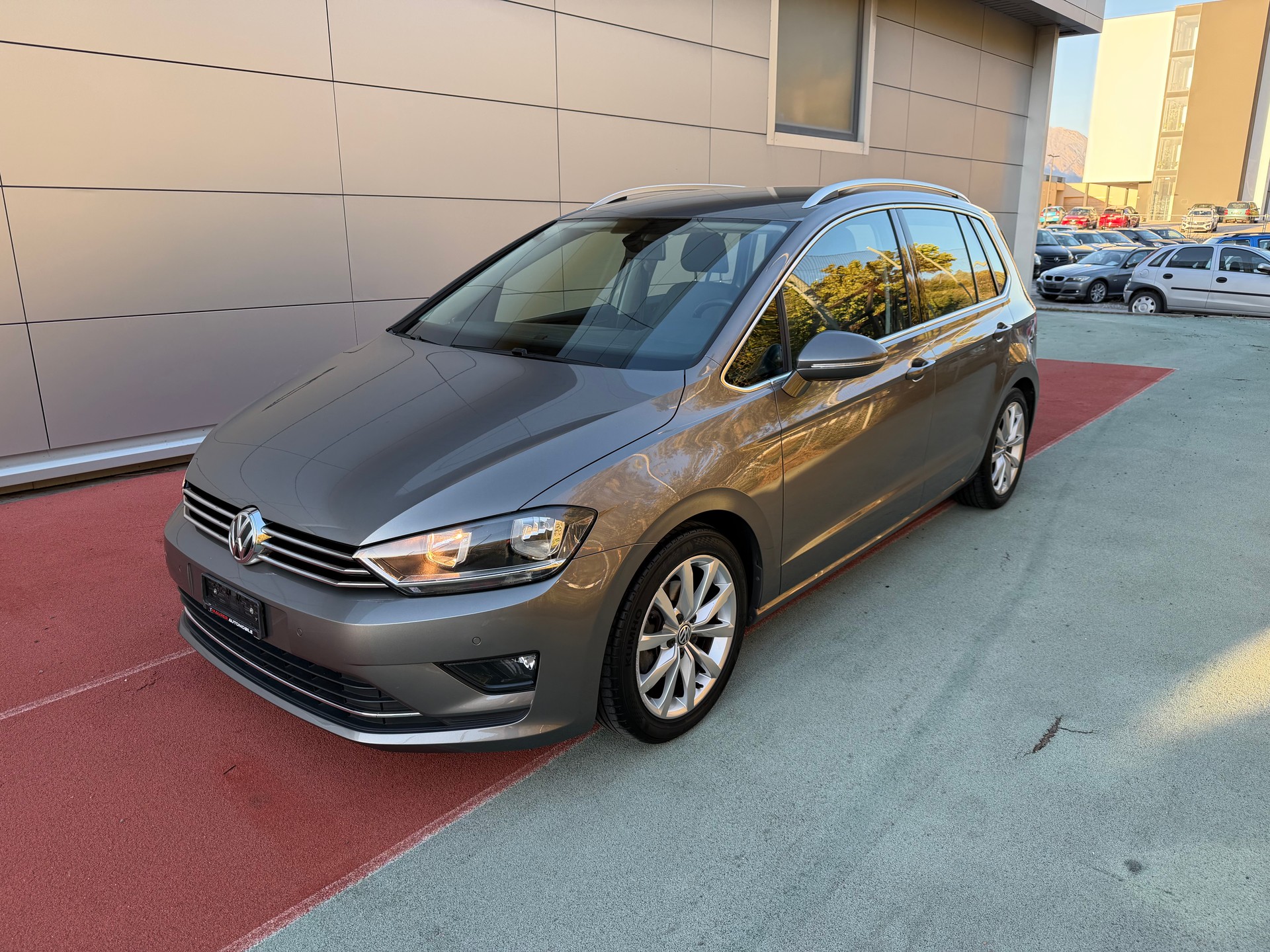 VW Golf Sportsvan 2.0 TDI Highline DSG-image-0