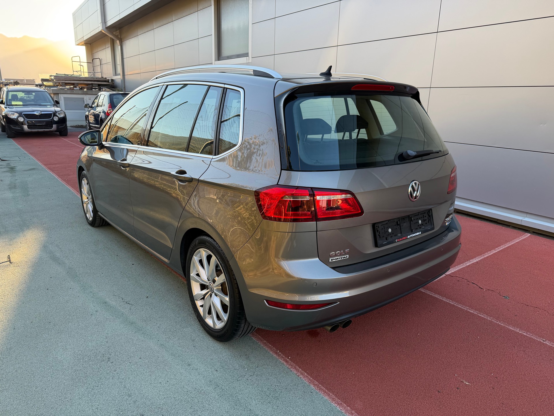 VW Golf Sportsvan 2.0 TDI Highline DSG-image-4