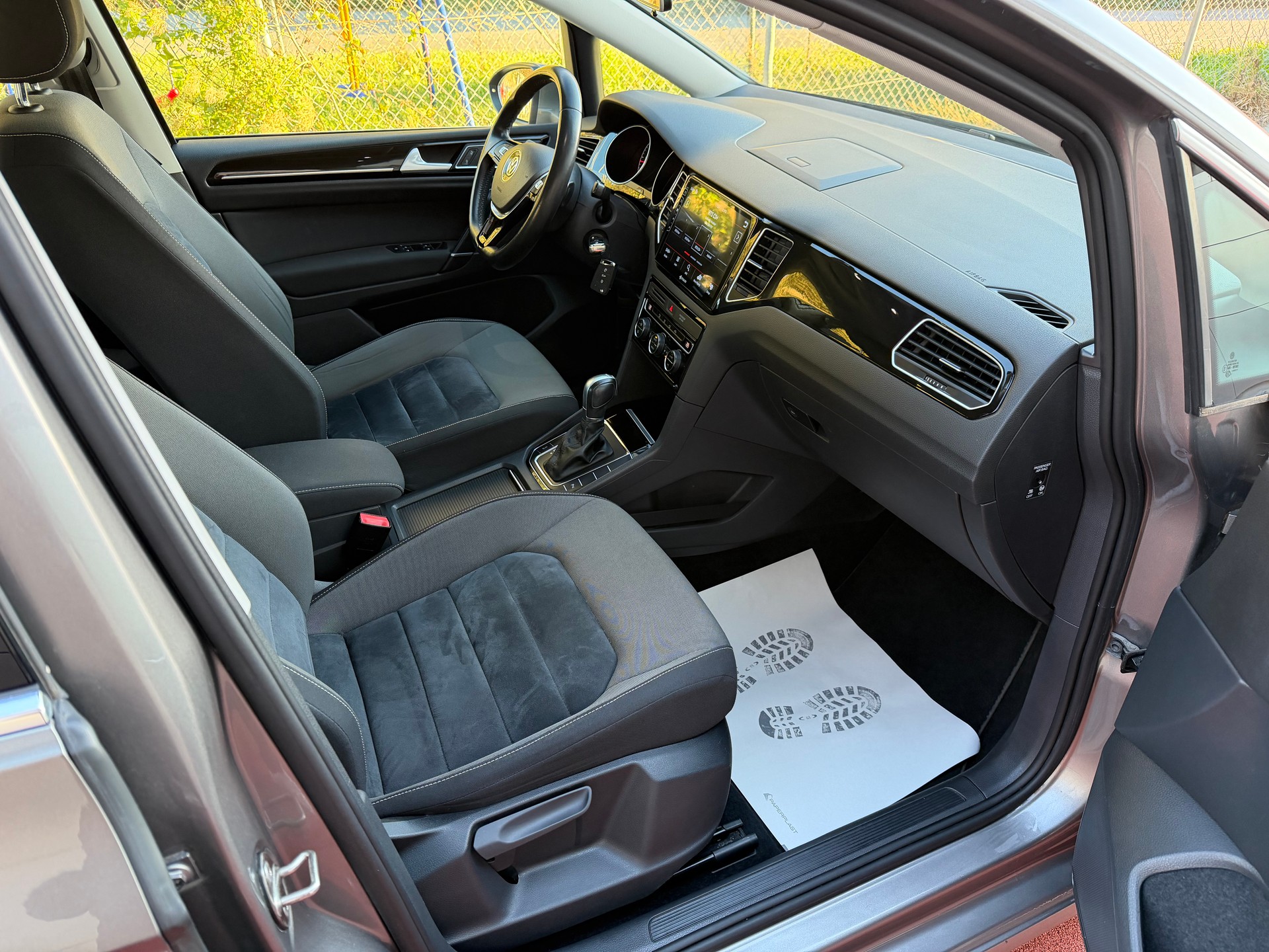 VW Golf Sportsvan 2.0 TDI Highline DSG-image-9