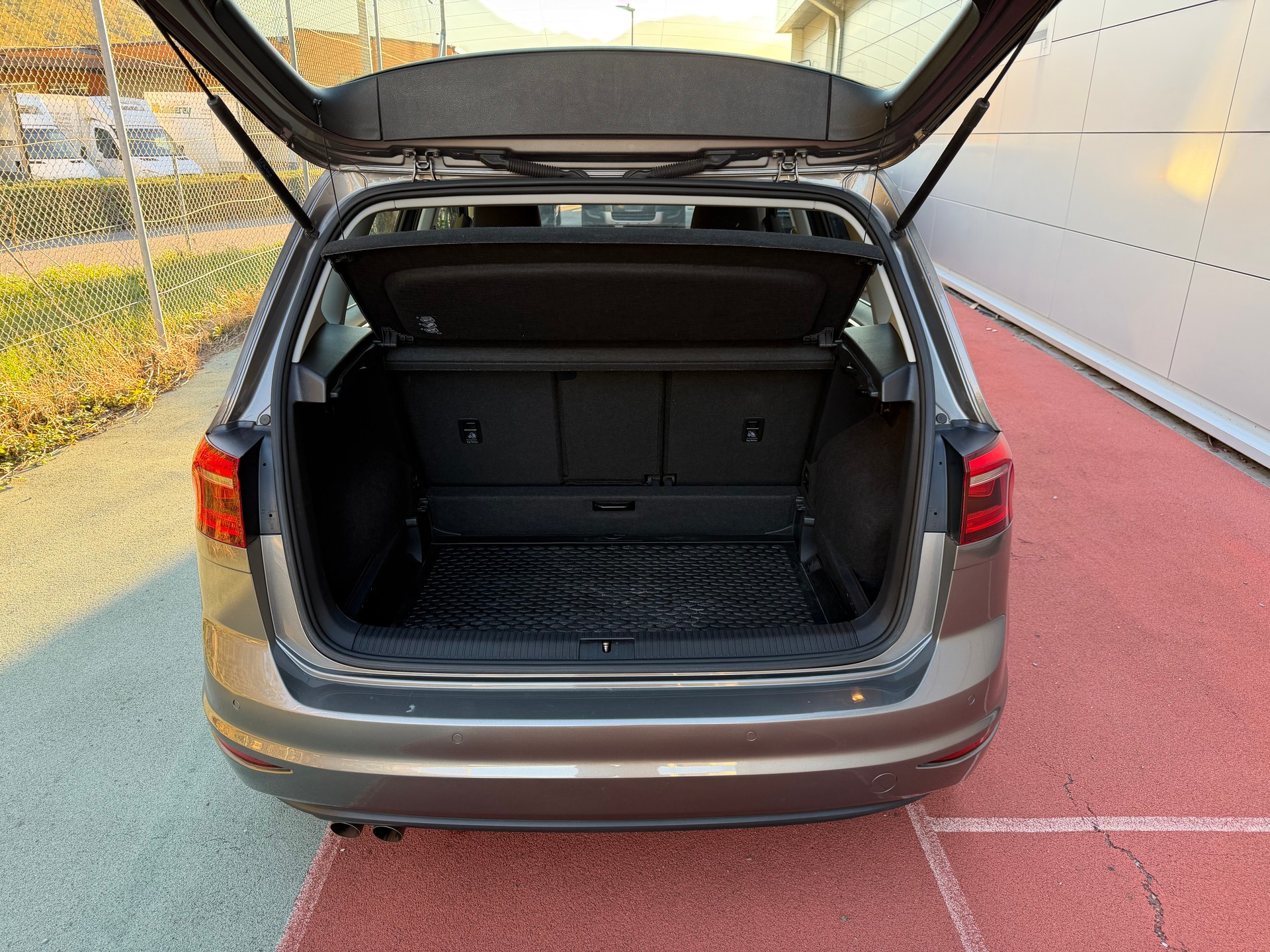 VW Golf Sportsvan 2.0 TDI Highline DSG-image-12